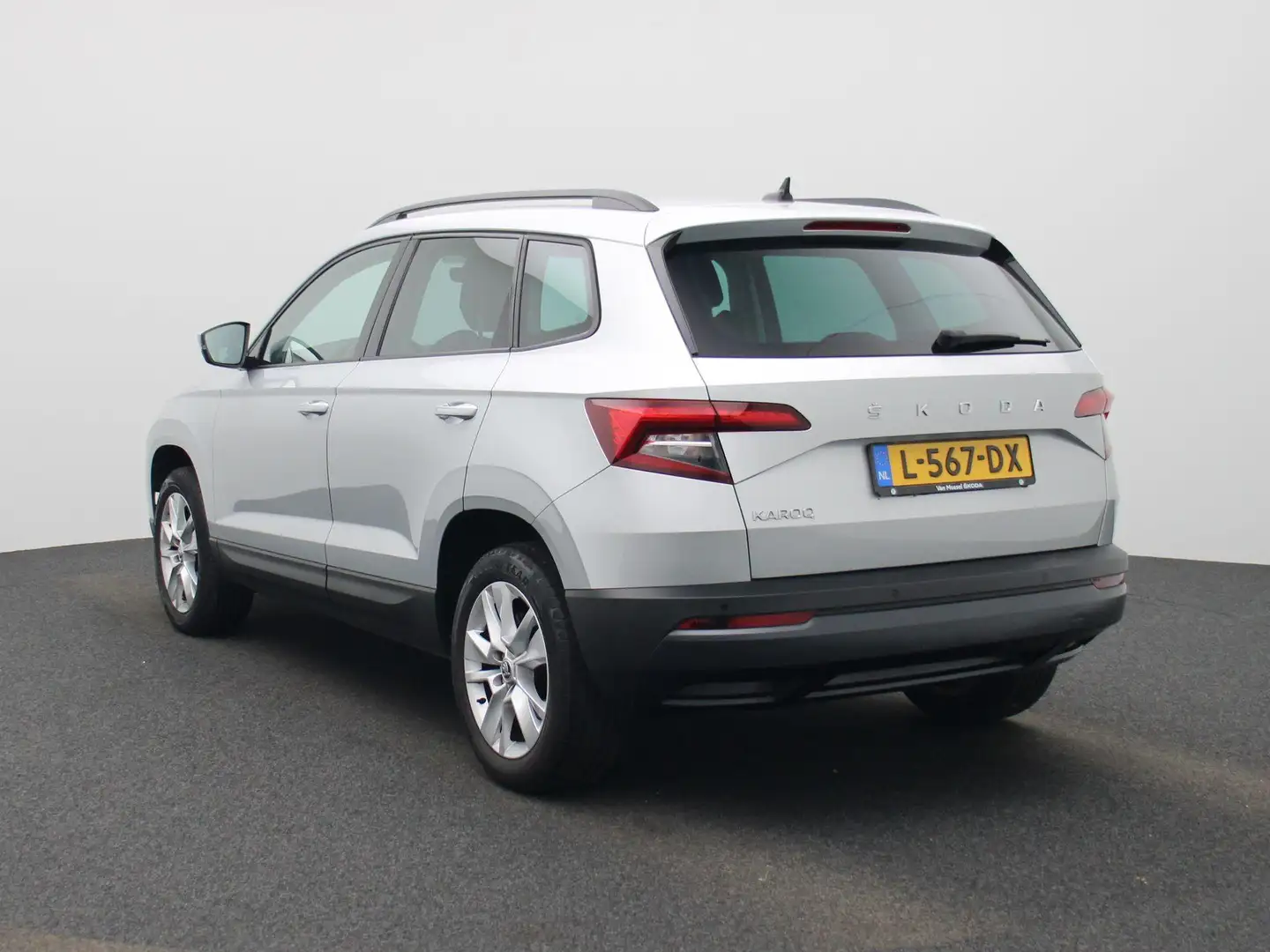Skoda Karoq 1.5 TSI ACT Business Edition 150 PK | Automaat | C Grigio - 2