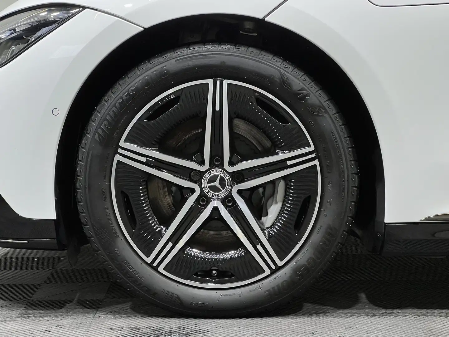 Mercedes-Benz EQE 300 AMG Advanced Plus Night AHK+Service !!! Weiß - 2