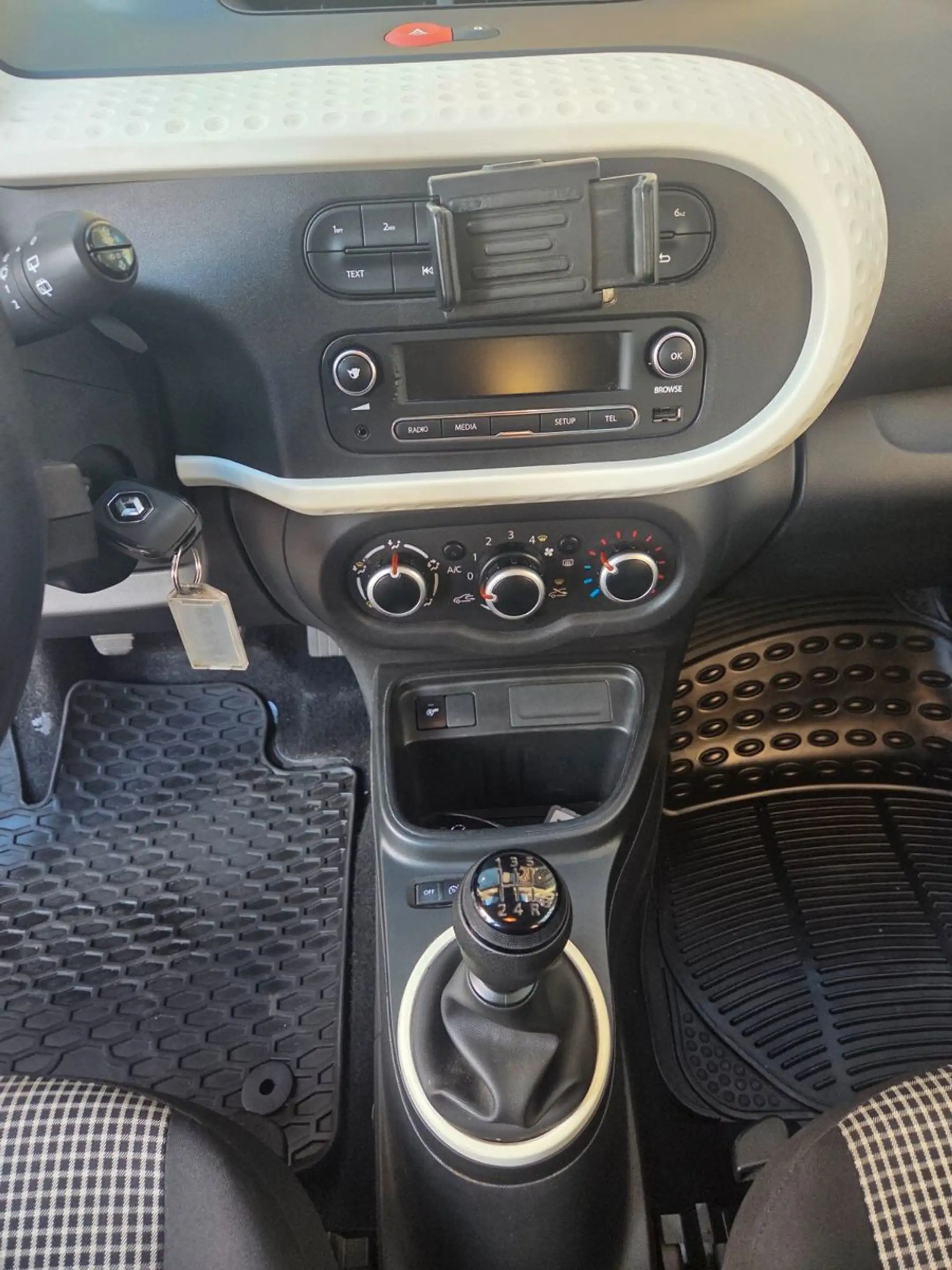 Renault Twingo Life*TÜV NEU*KLIMA*NETTO 5000€* — photo 14