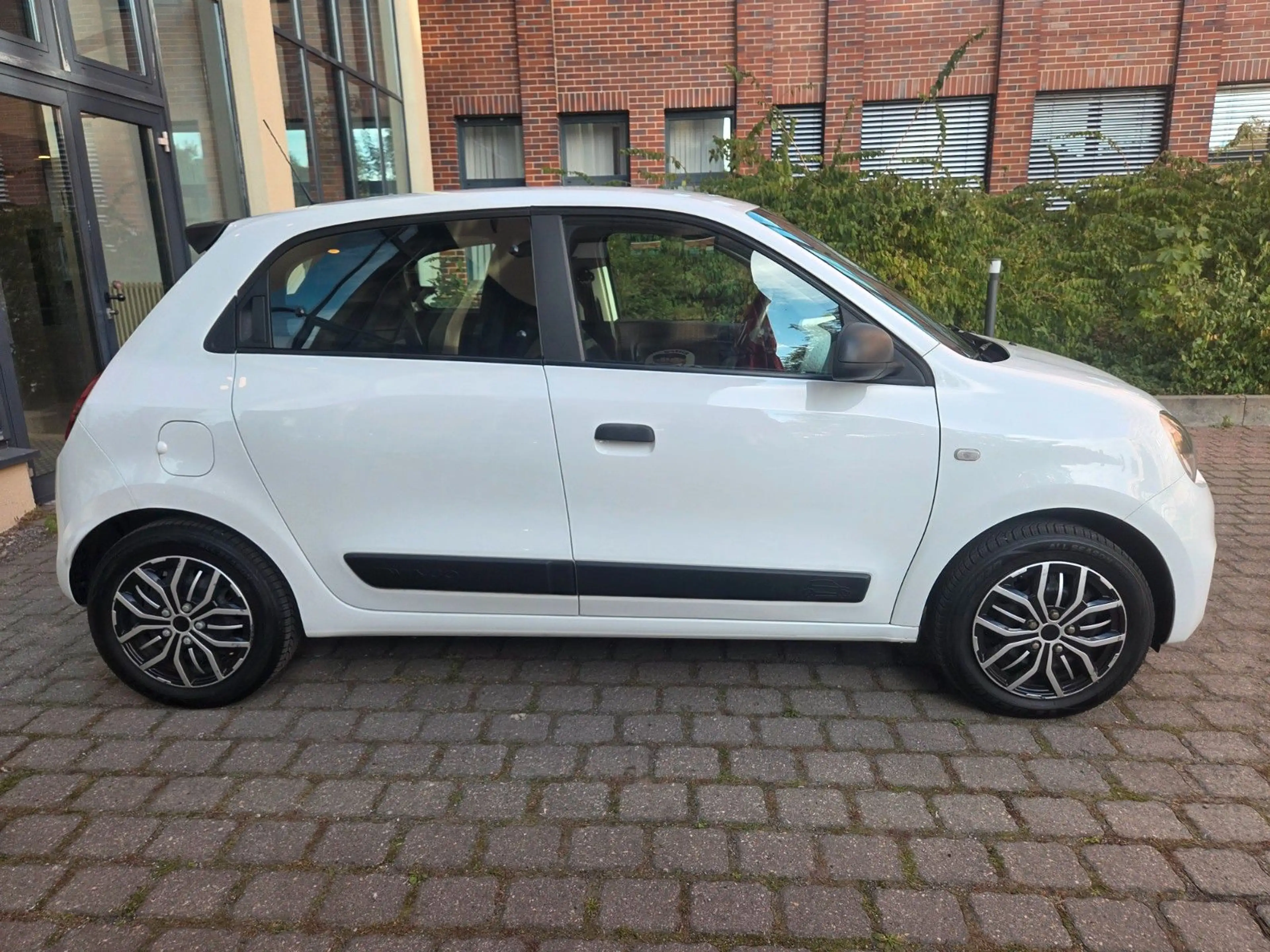 Renault Twingo Life*TÜV NEU*KLIMA*NETTO 5000€* — photo 3