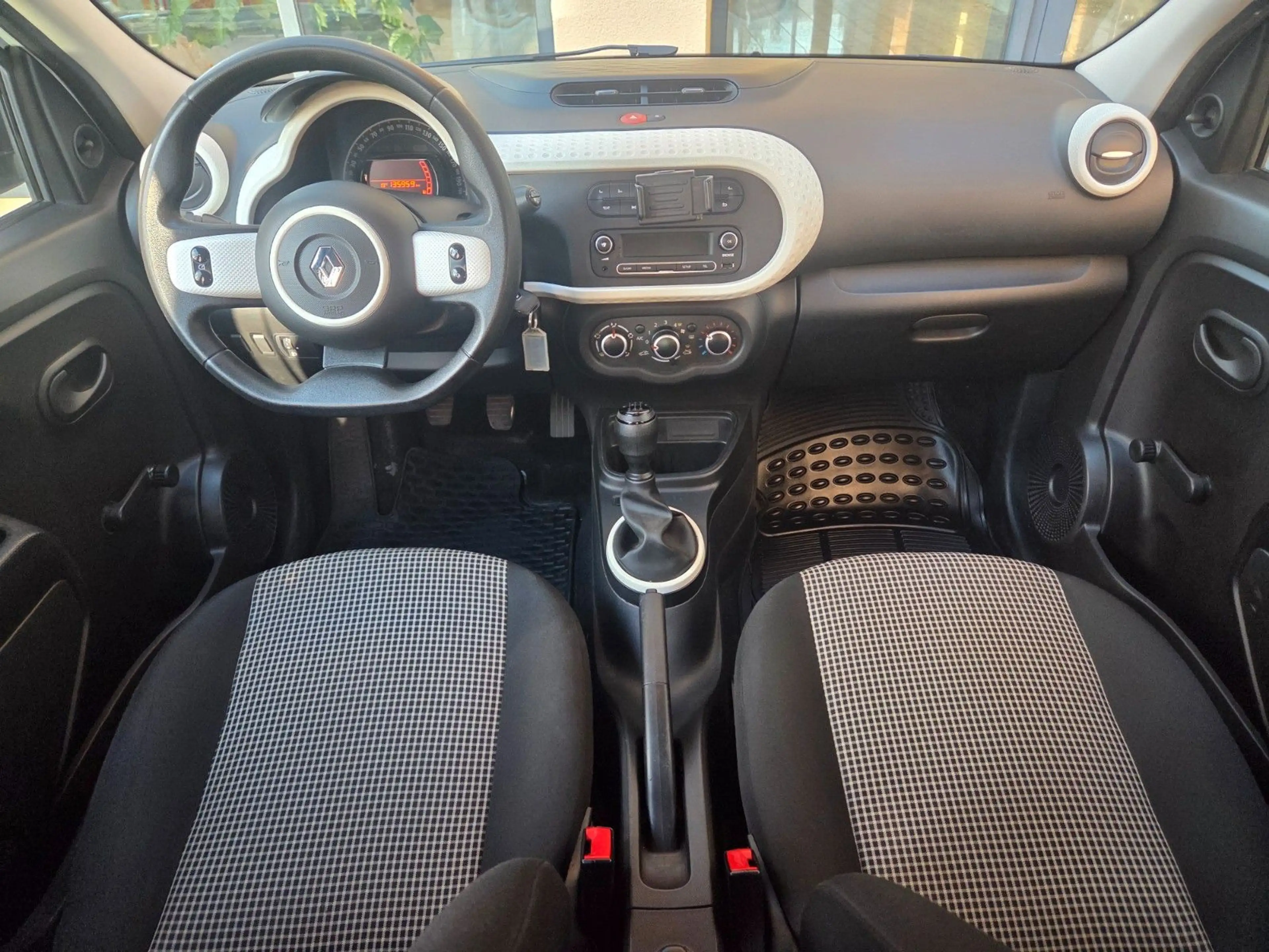 Renault Twingo Life*TÜV NEU*KLIMA*NETTO 5000€* — photo 8
