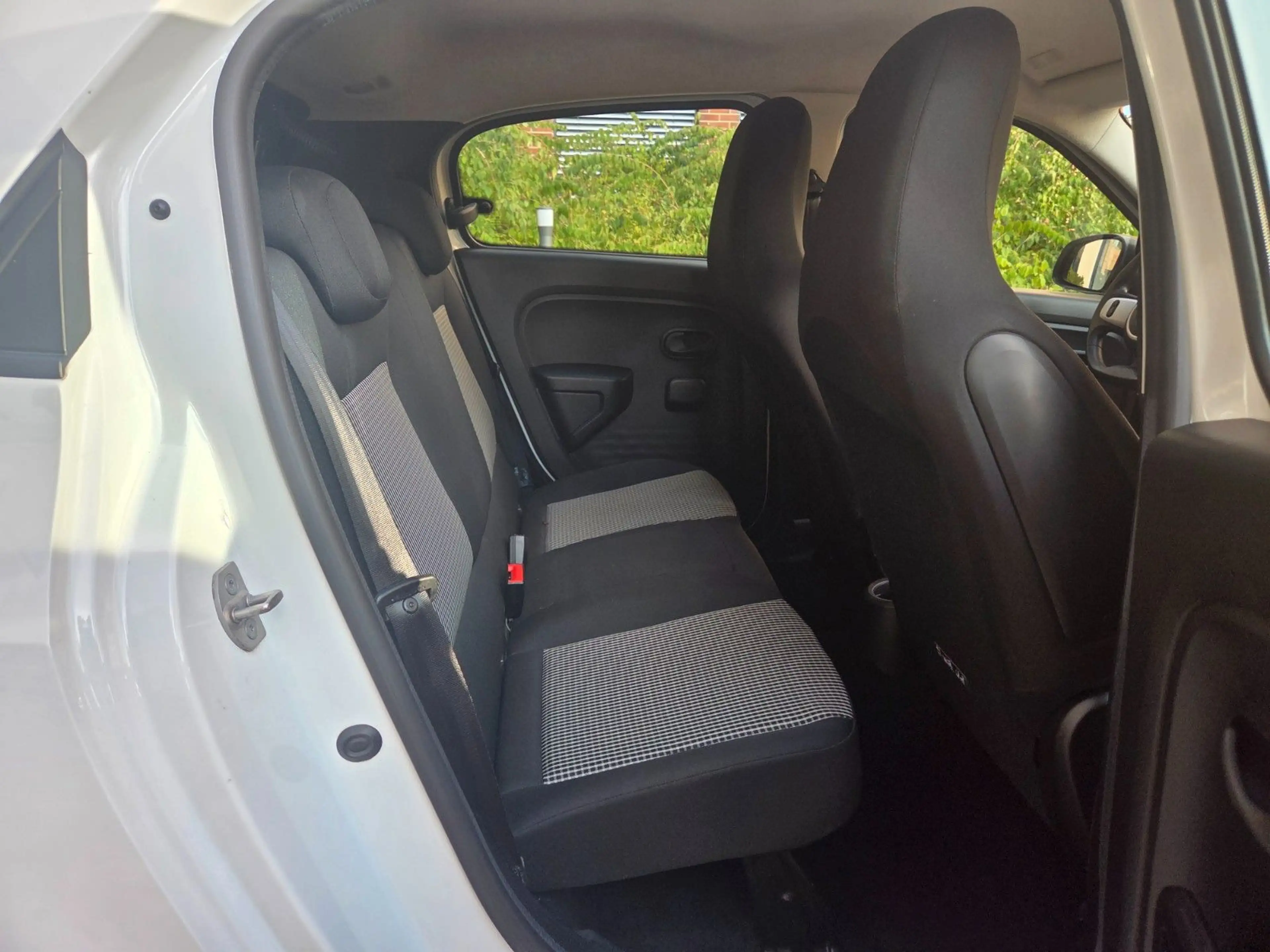 Renault Twingo Life*TÜV NEU*KLIMA*NETTO 5000€* — photo 12