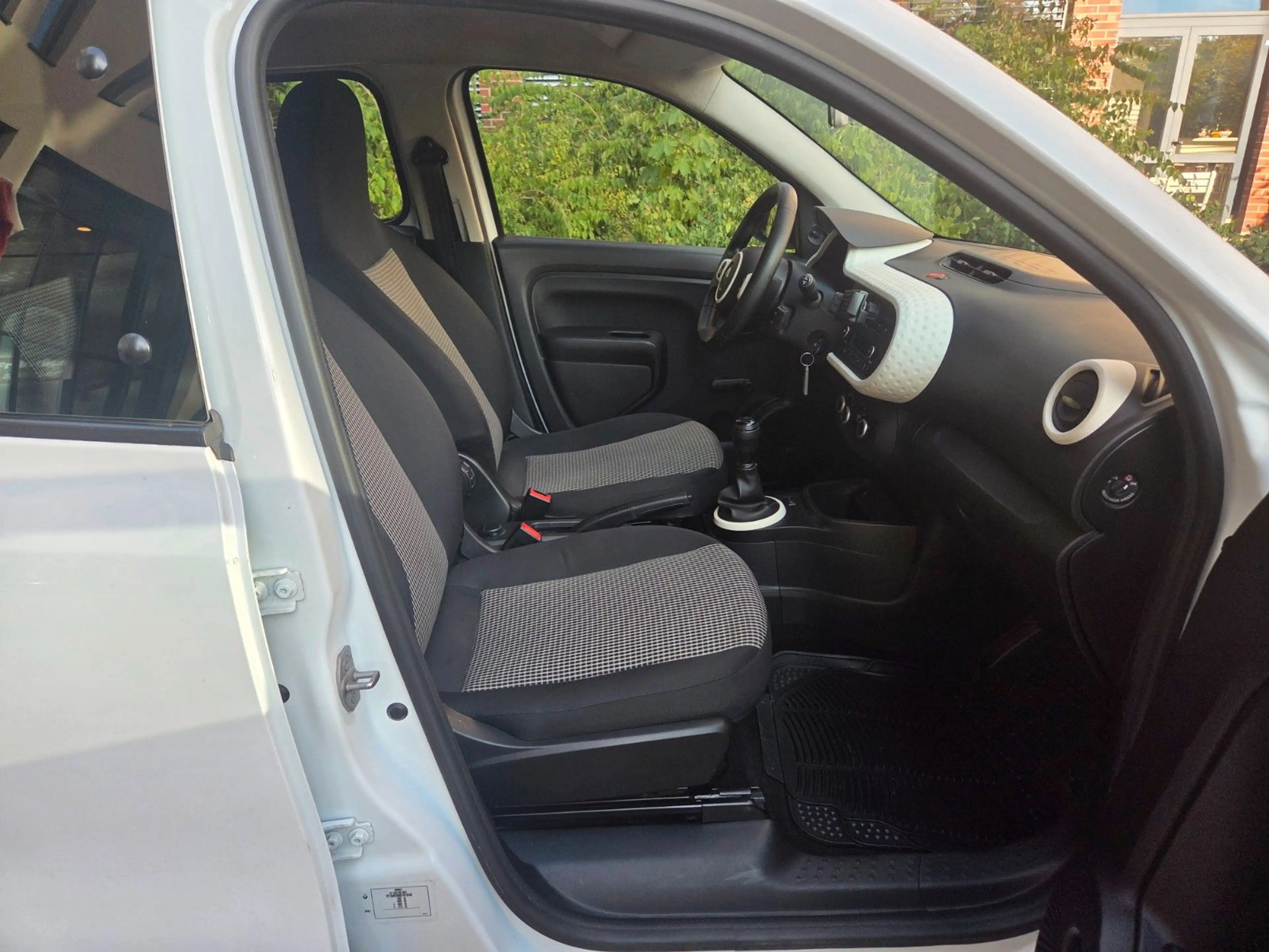 Renault Twingo Life*TÜV NEU*KLIMA*NETTO 5000€* — photo 11