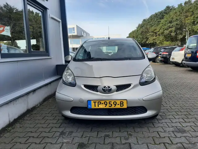 Toyota Aygo view 3