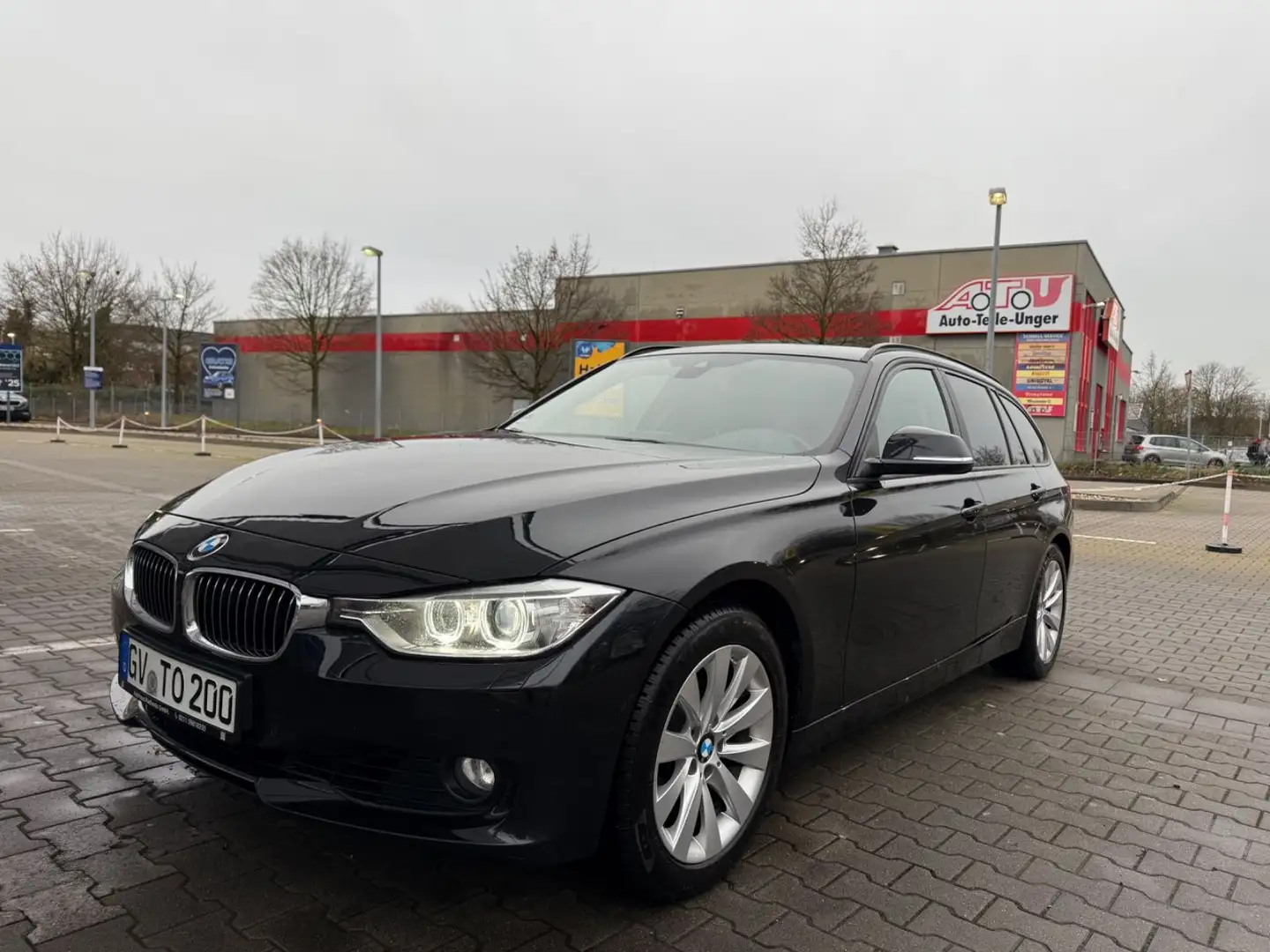 BMW 318 3 Touring 318D F30 F31 *HUD*NAVI*Xenon* Negro - 1