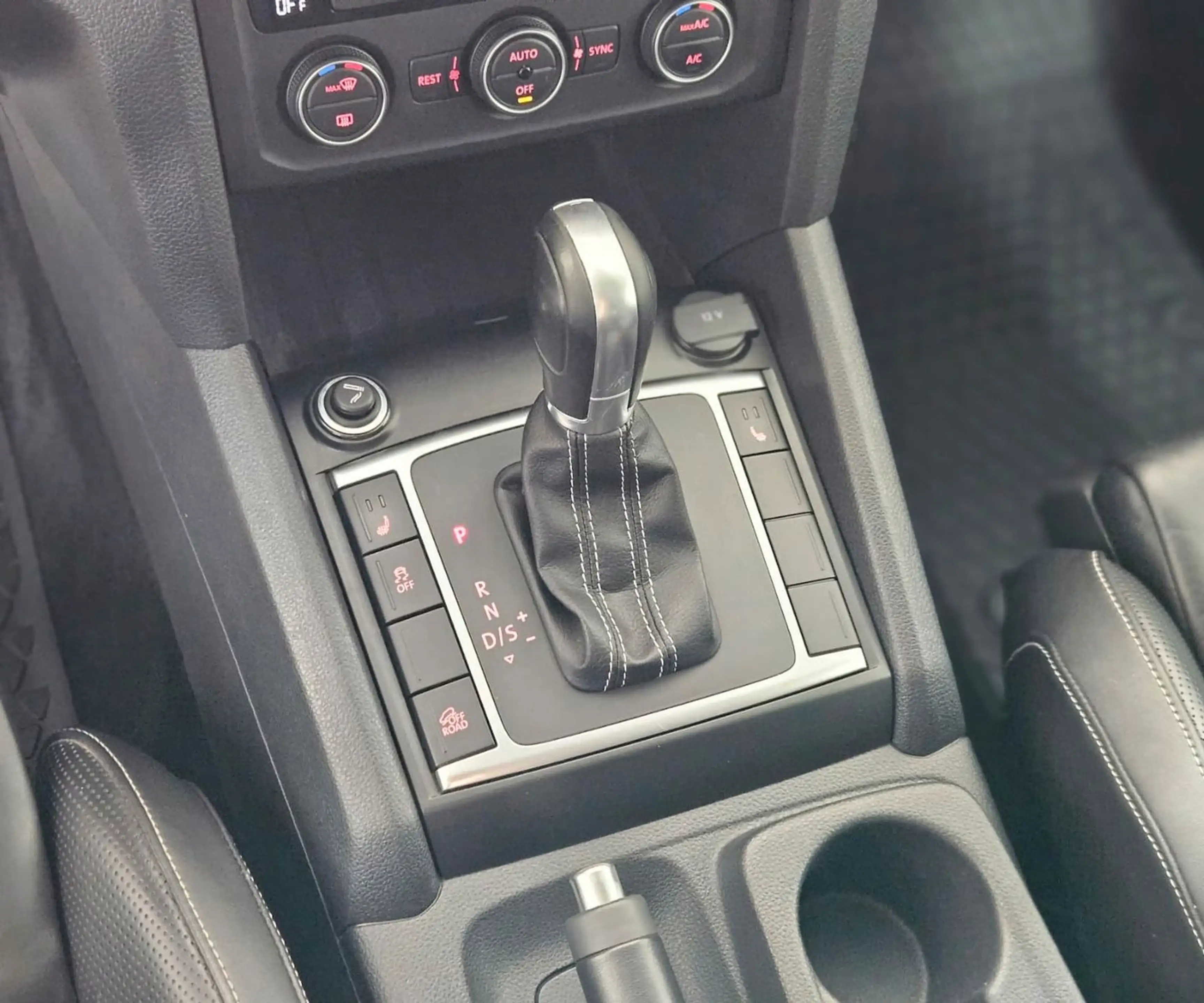 Volkswagen Amarok Aventura 4Motion *AUTOM*NAV*KAM*LEDER*SHZ — photo 14