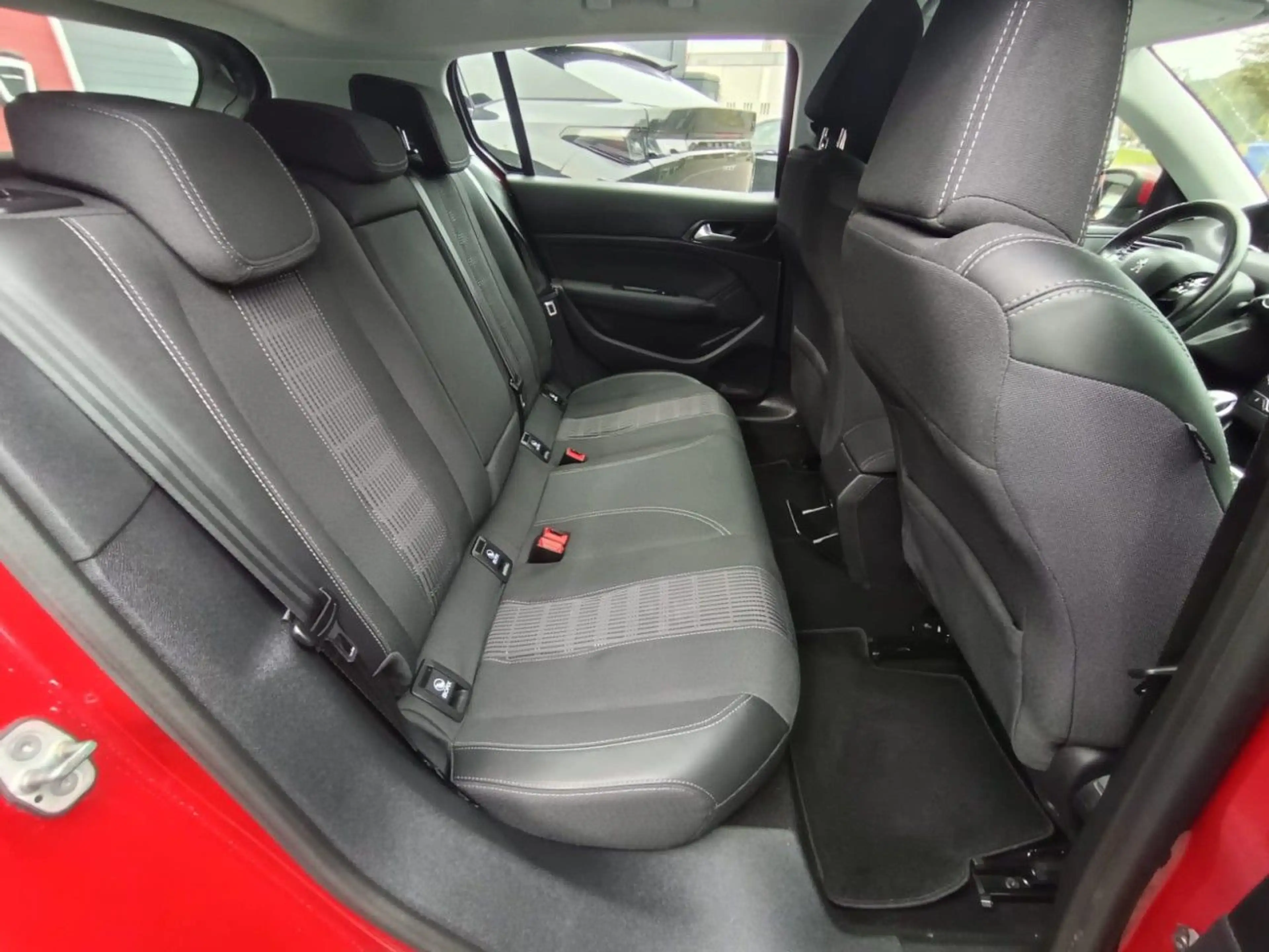 Peugeot 308 Allure AHK Navi Sitzheizung Klima Navi — photo 17