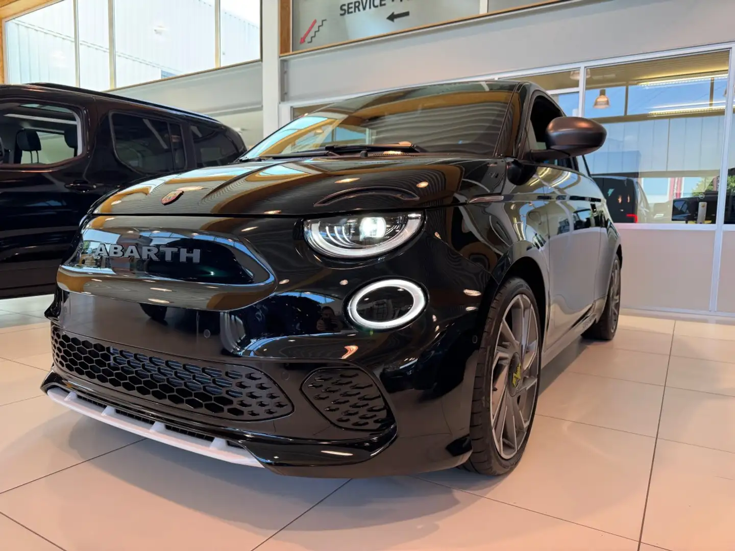 Abarth 500e Turismo Nero - 1