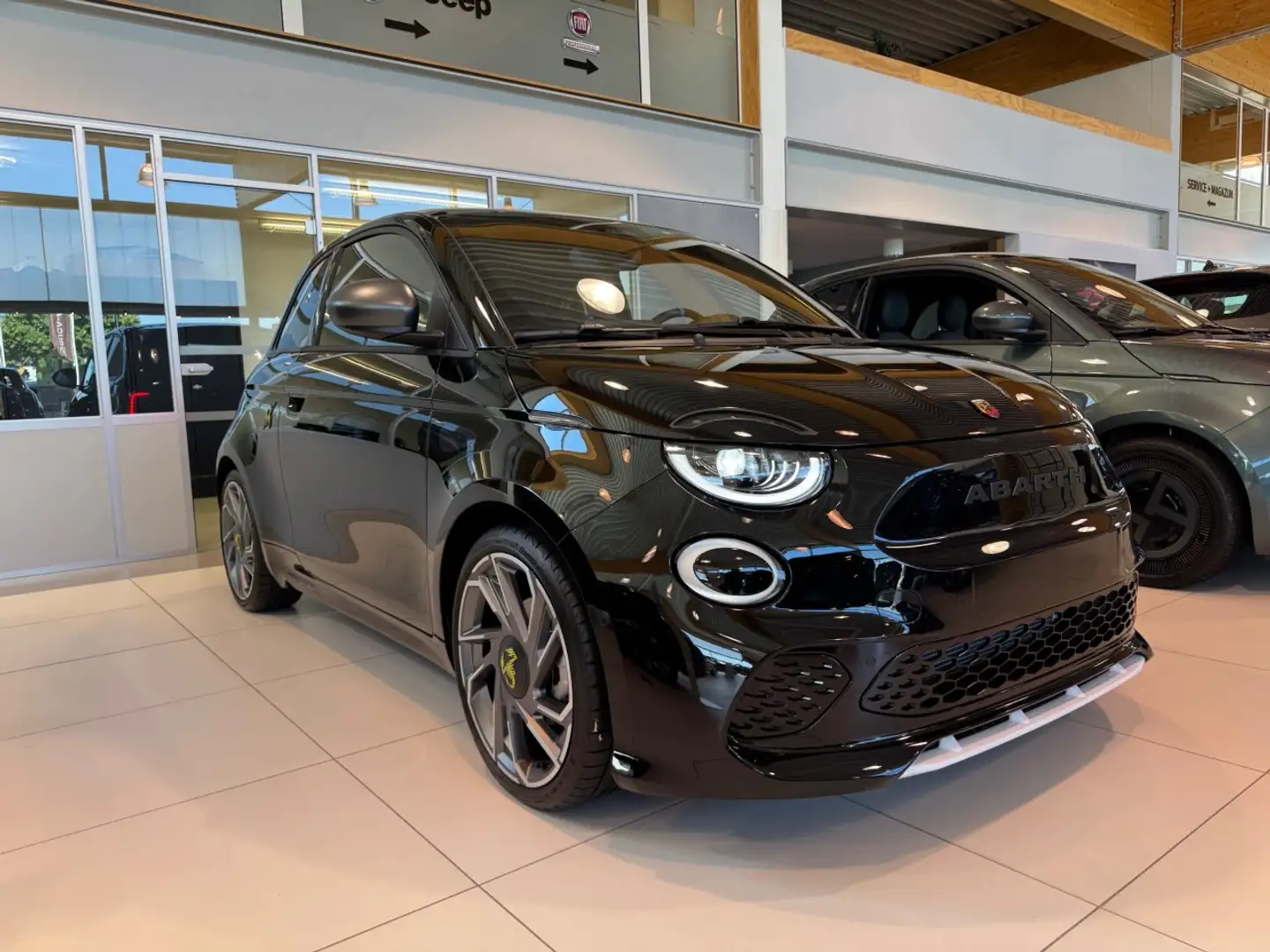 Abarth 500e Turismo Nero - 2
