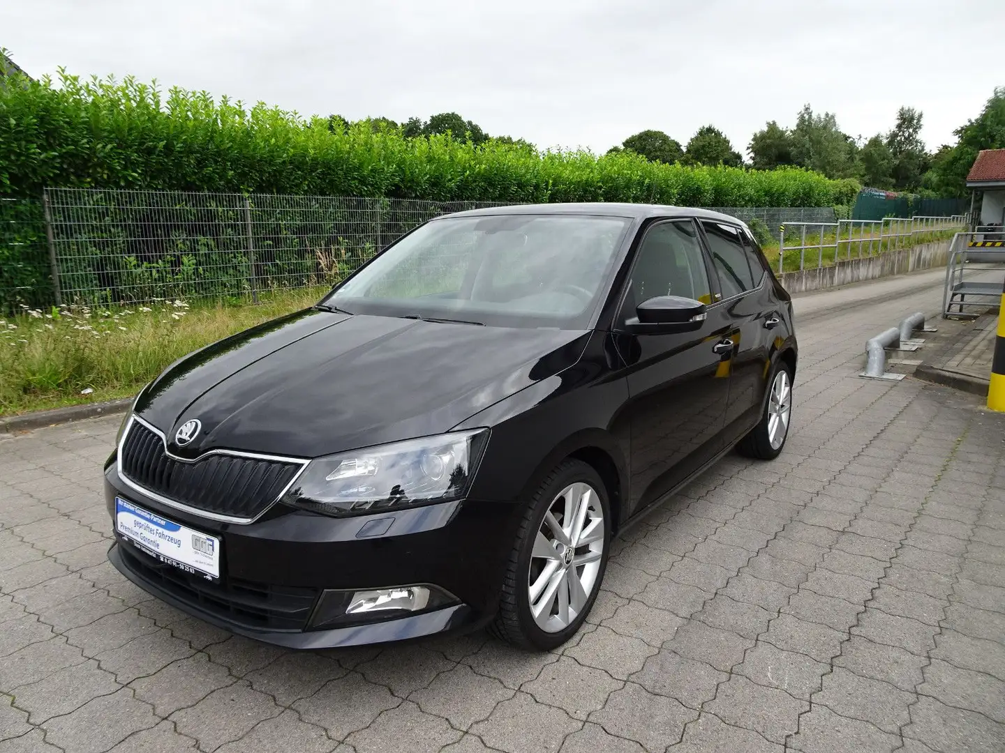 Skoda Fabia 1.2l TSI Joy / Navi / Sitzheizung Schwarz - 1