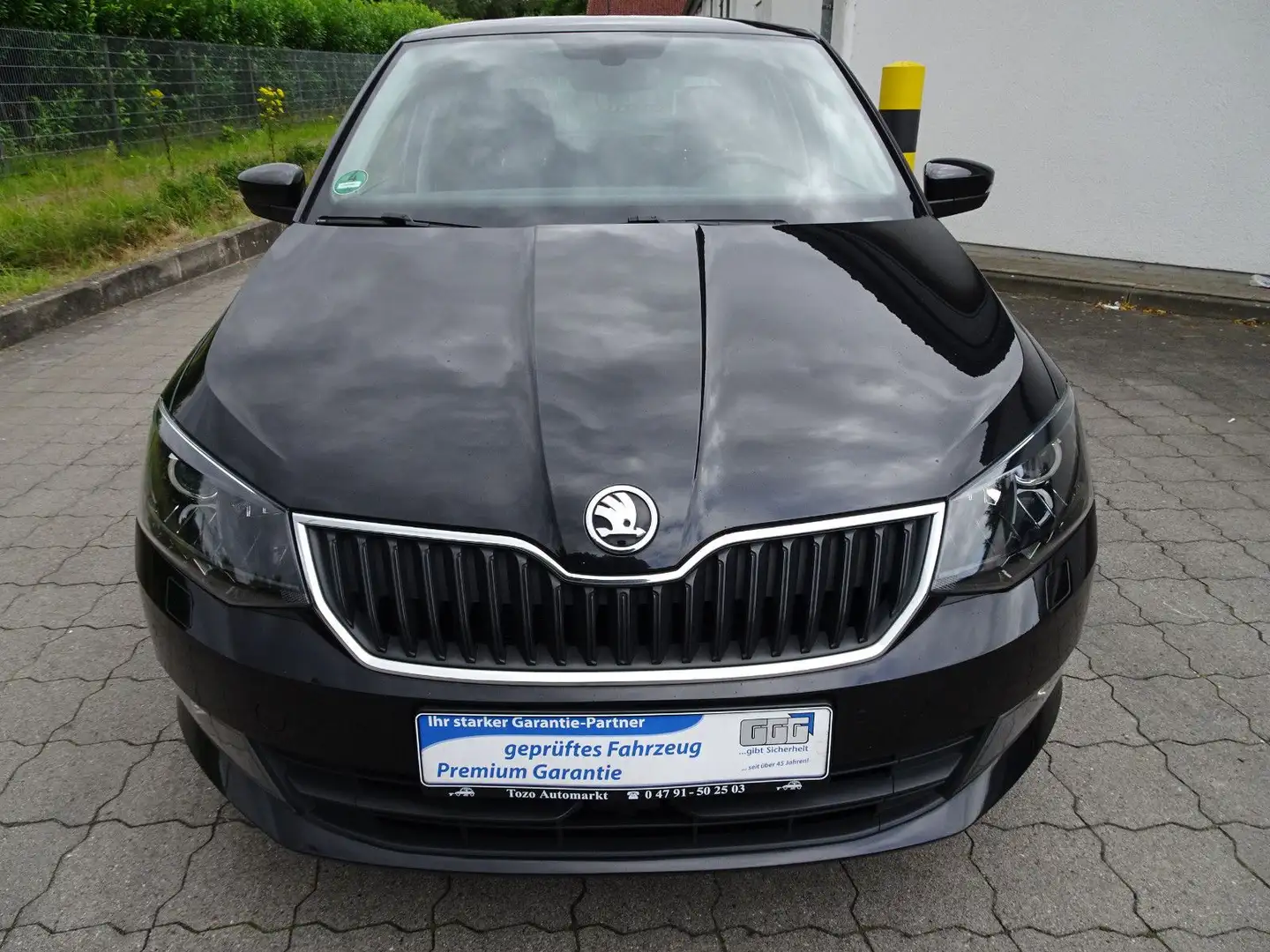 Skoda Fabia 1.2l TSI Joy / Navi / Sitzheizung Schwarz - 2