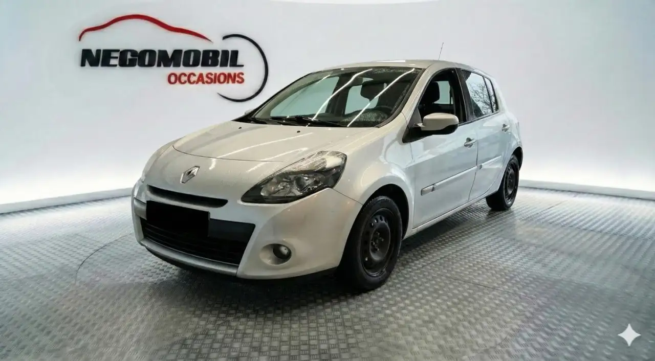Renault Clio III Dynamique TomTom 1.2 TCE 100 Eco2