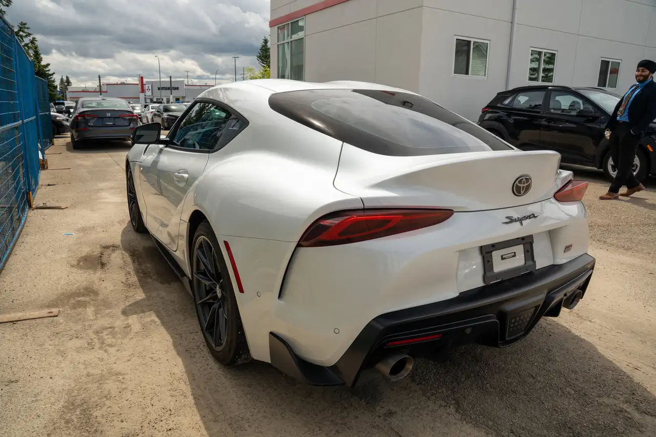 Toyota GR Supra снимка Toyota GR Supra