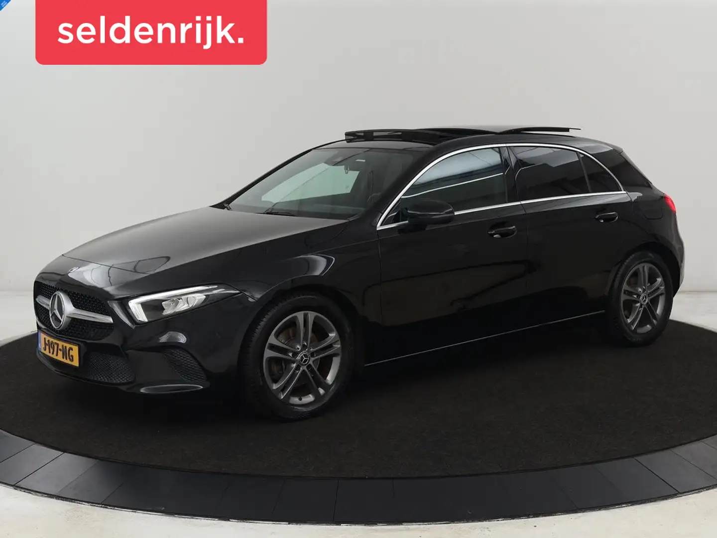 Mercedes-Benz A 200 Urban | Panoramadak | Carplay | Stoelverwarming | Noir - 1