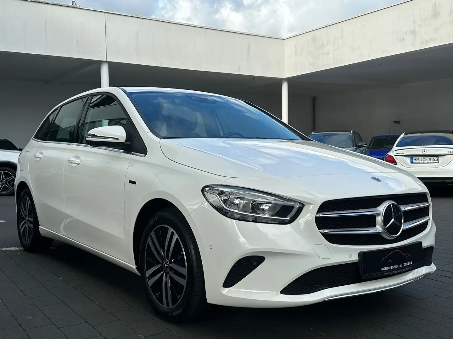 Mercedes-Benz B 250 e Style | Assistenz-Paket | Navi | AHK Weiß - 2