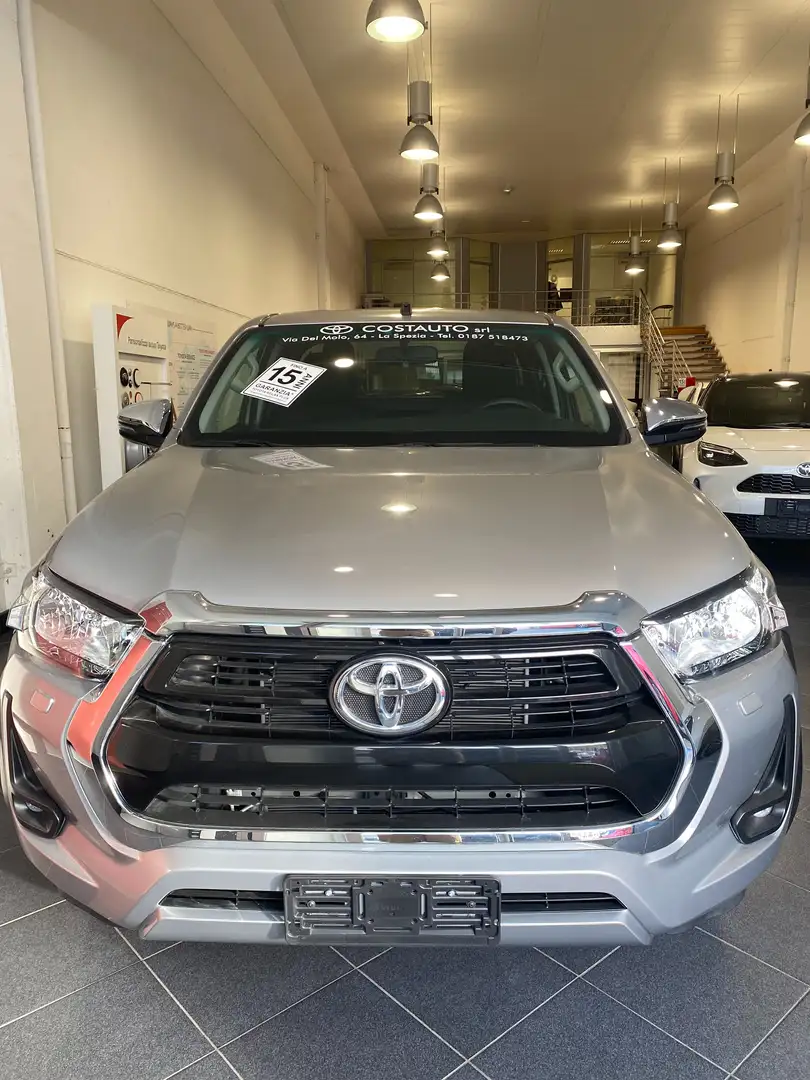 Toyota Hilux Hilux 2.4 d-4d extra cab Lounge 4wd Gris - 1