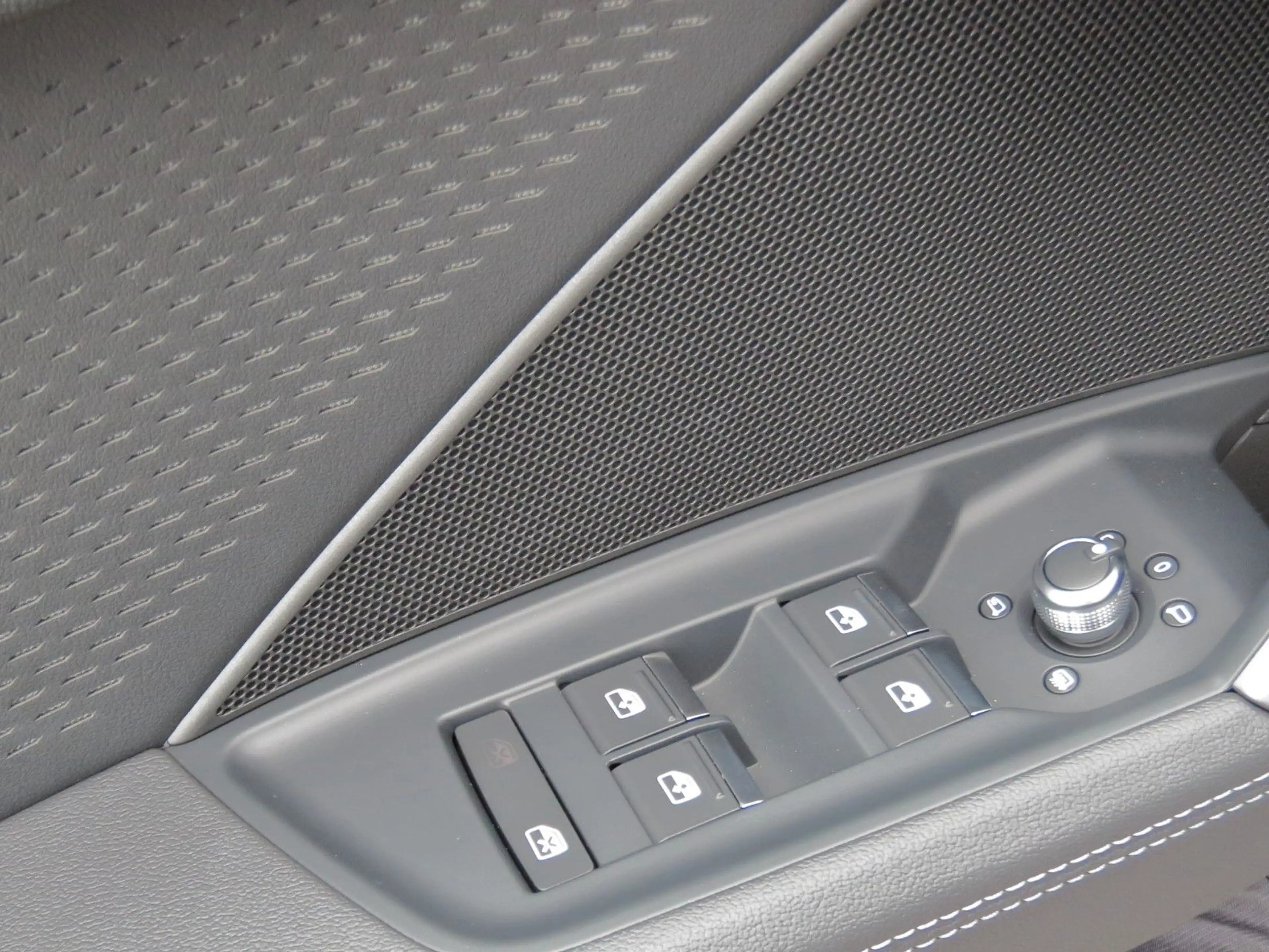 Audi A3 Sportback TDI 110 kW 2x S line PANO SONOS 360 — photo 10