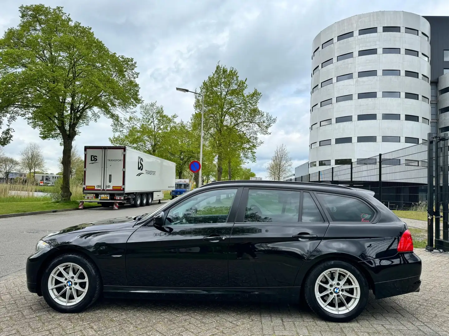 BMW 320 3-serie Touring 320d Luxury Line/BJ2012/PANO/AUT/X Noir - 2
