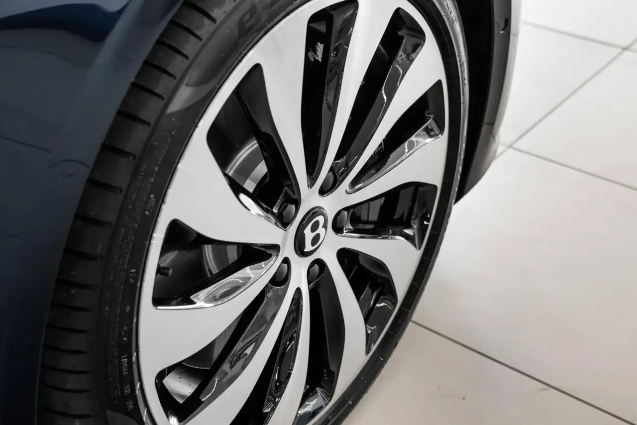 Bentley Continental GT 2025 — фото 16