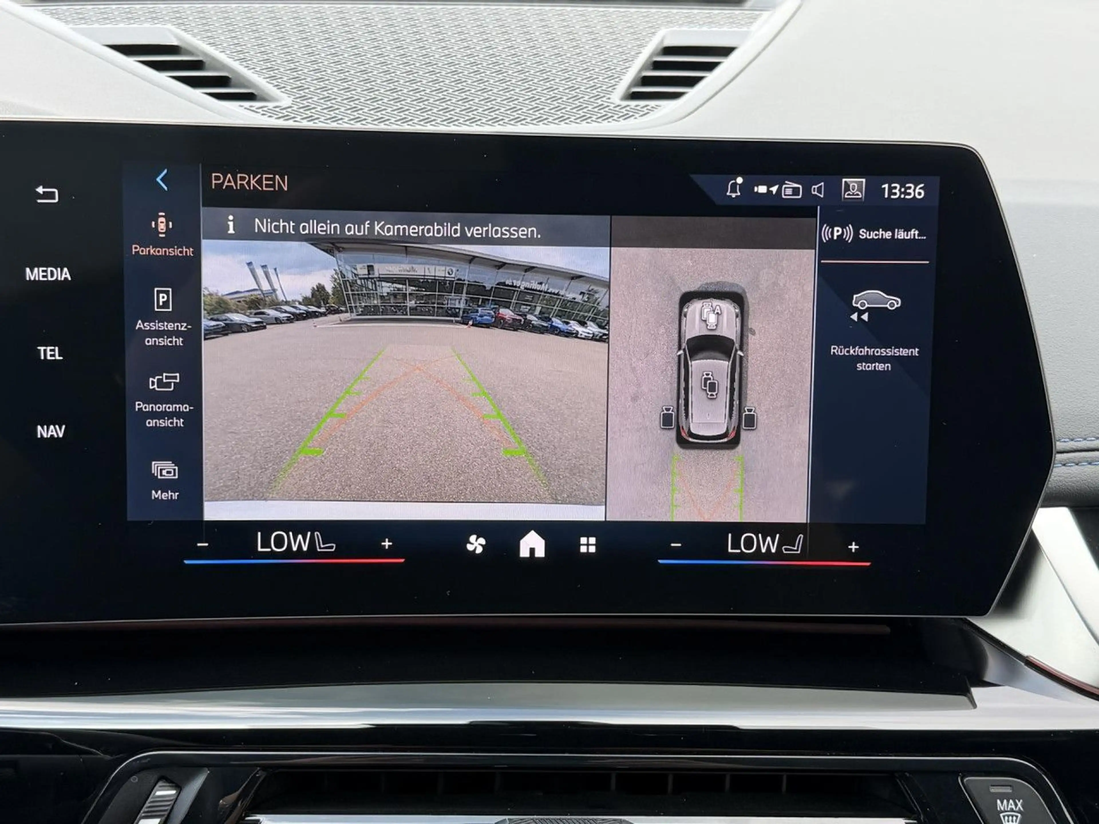 BMW iX1 xDrive30 Sportpaket HUD Navi LED PDC — photo 15