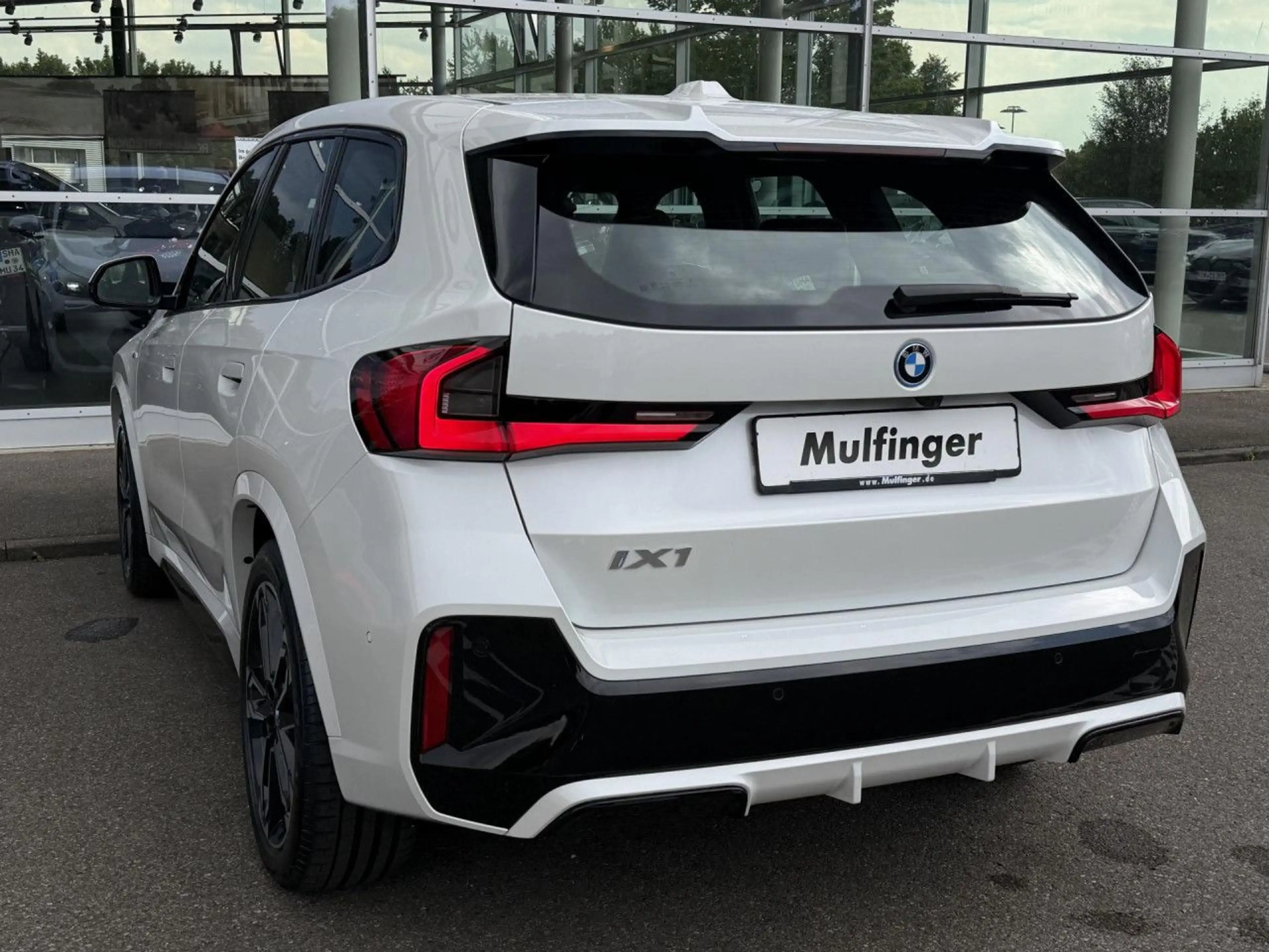 BMW iX1 xDrive30 Sportpaket HUD Navi LED PDC — photo 8