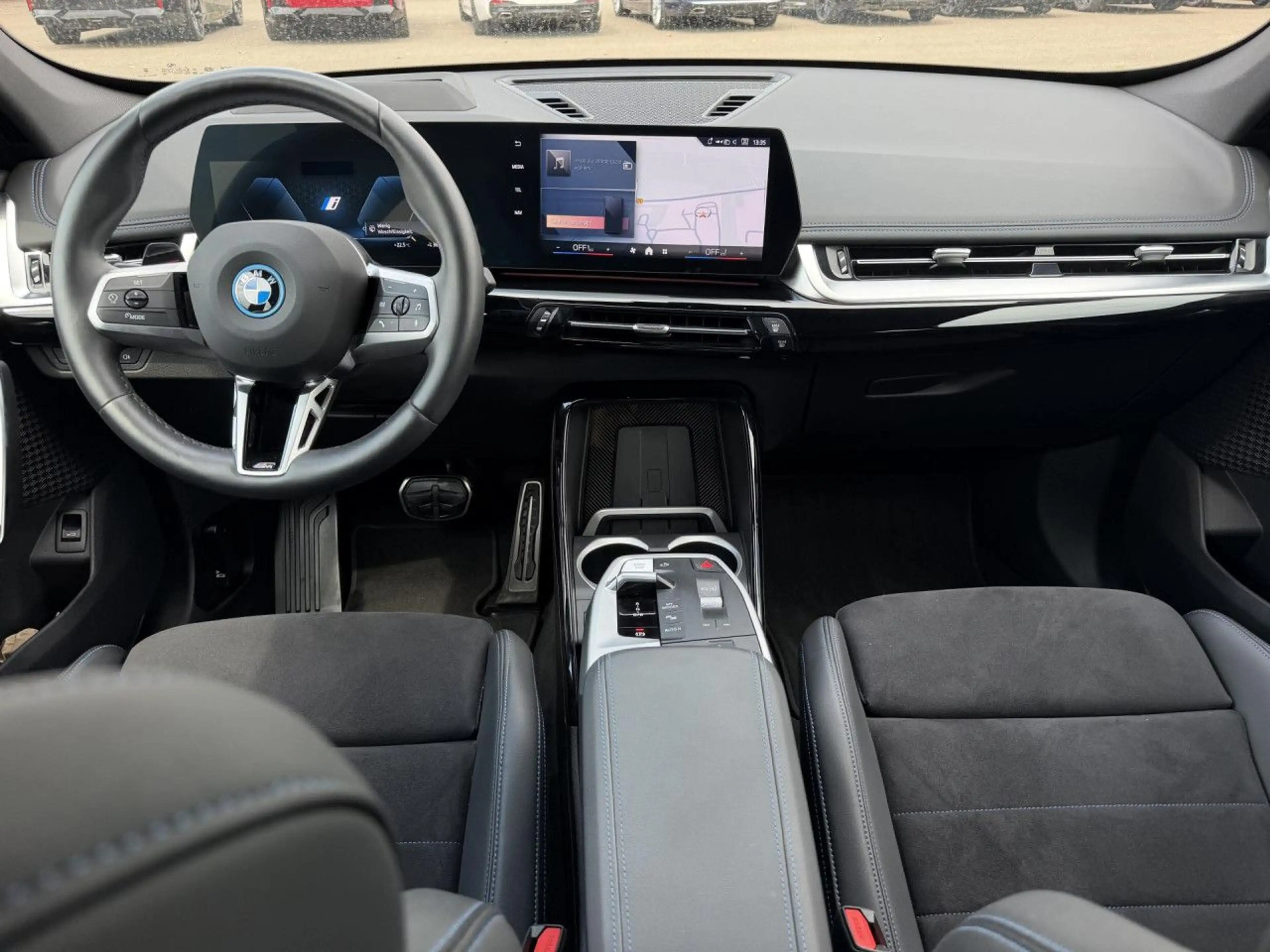 BMW iX1 xDrive30 Sportpaket HUD Navi LED PDC — photo 11