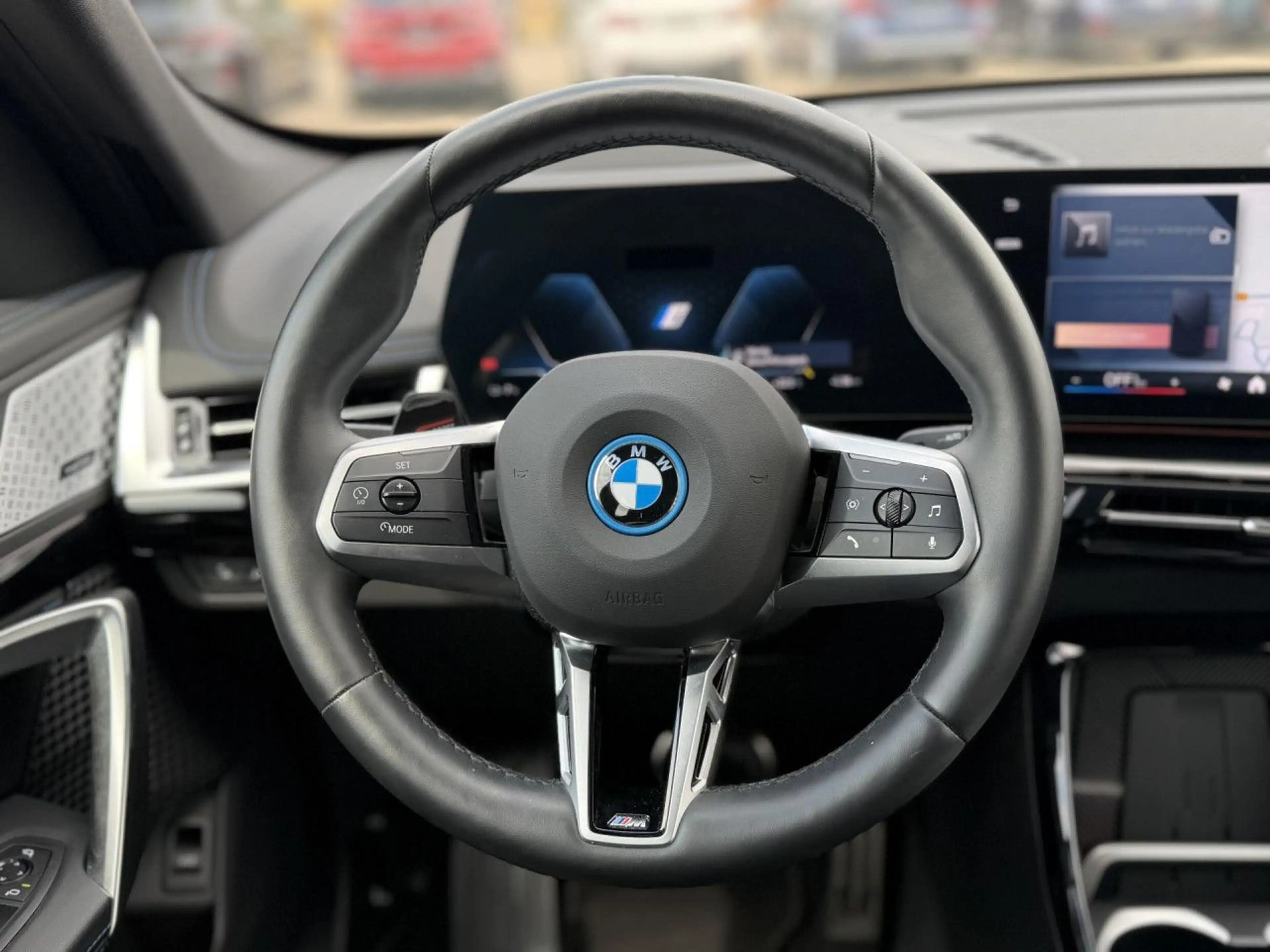 BMW iX1 xDrive30 Sportpaket HUD Navi LED PDC — photo 12