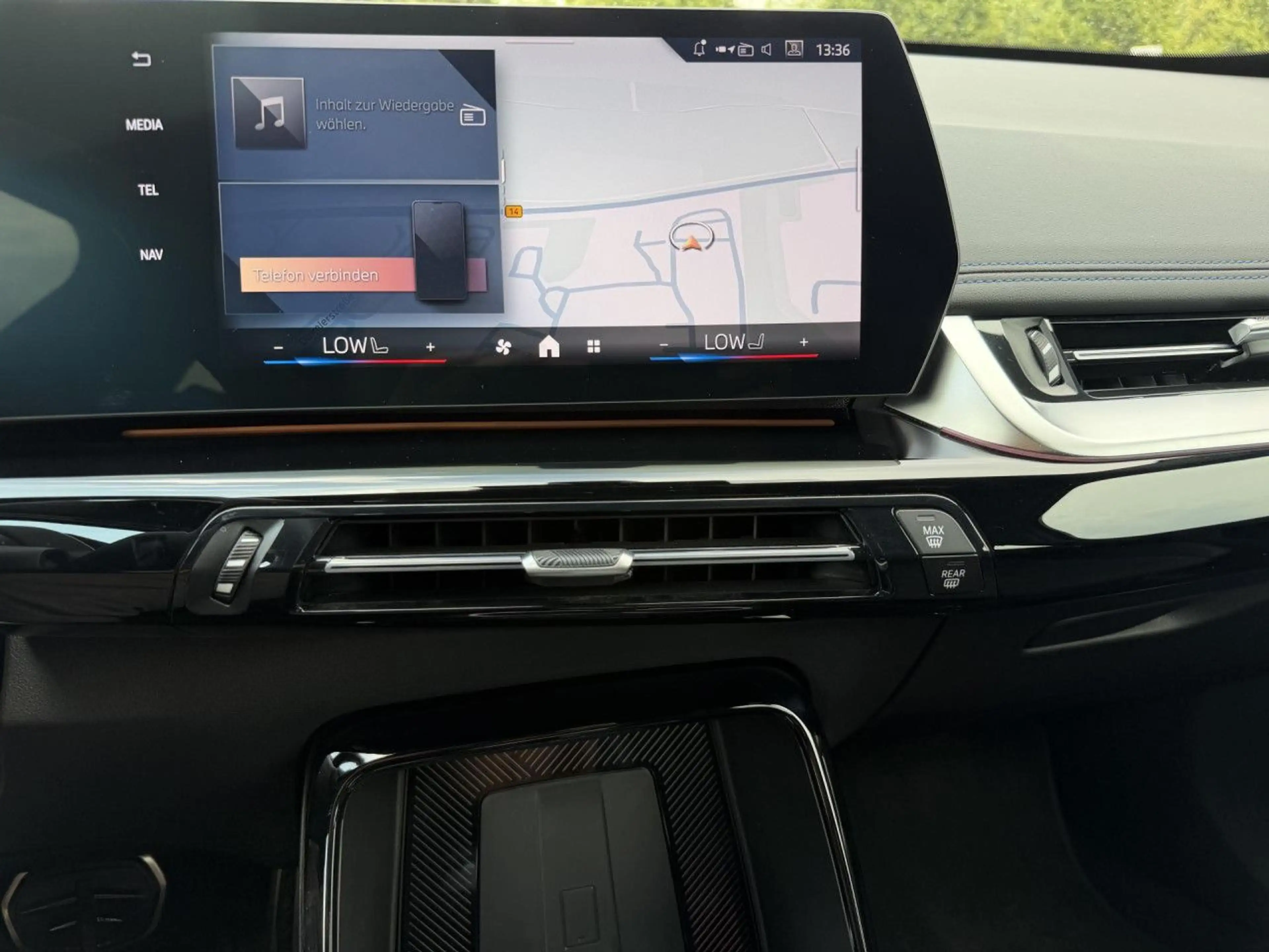 BMW iX1 xDrive30 Sportpaket HUD Navi LED PDC — photo 13