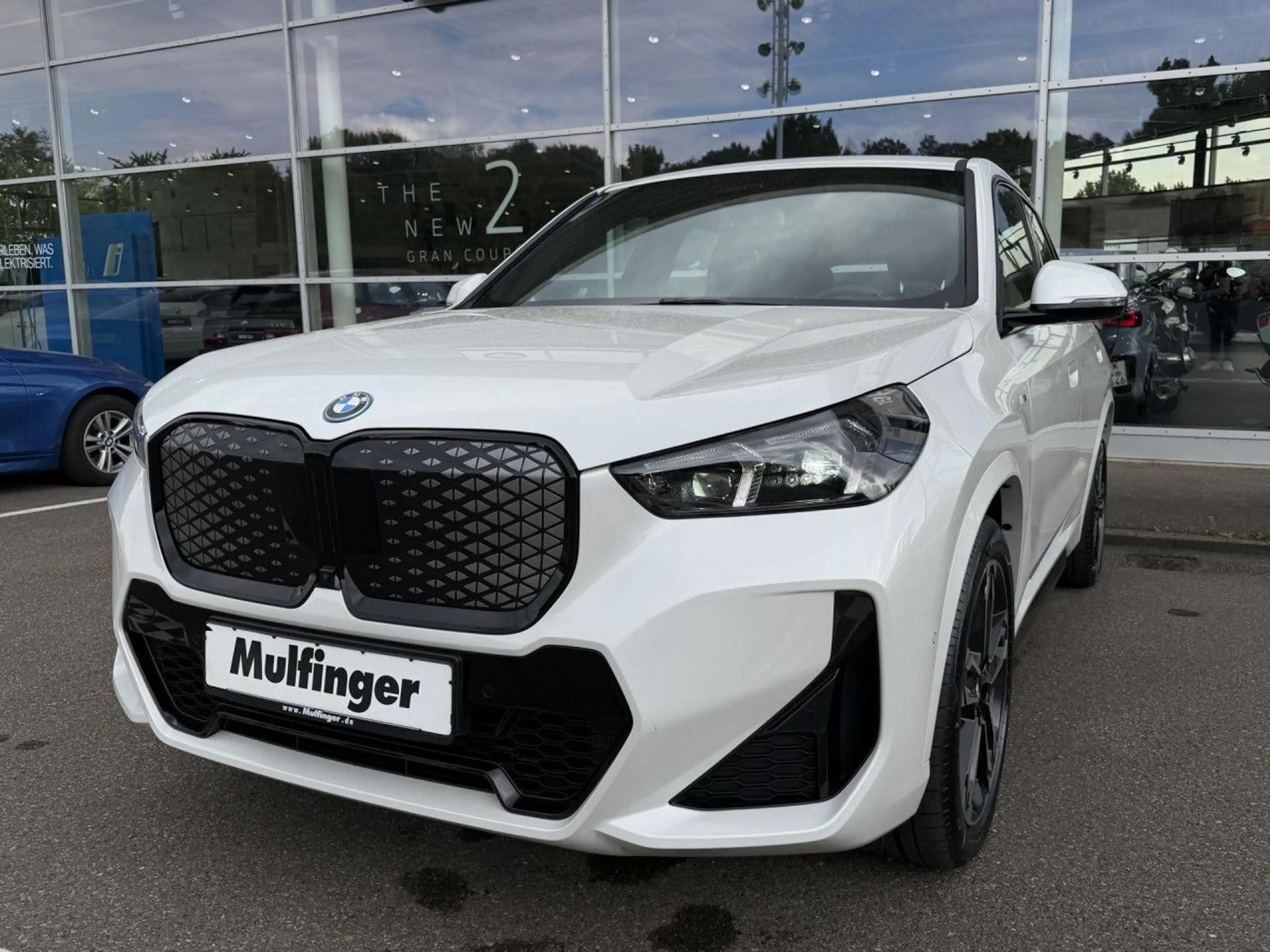 BMW iX1 xDrive30 Sportpaket HUD Navi LED PDC — photo 3