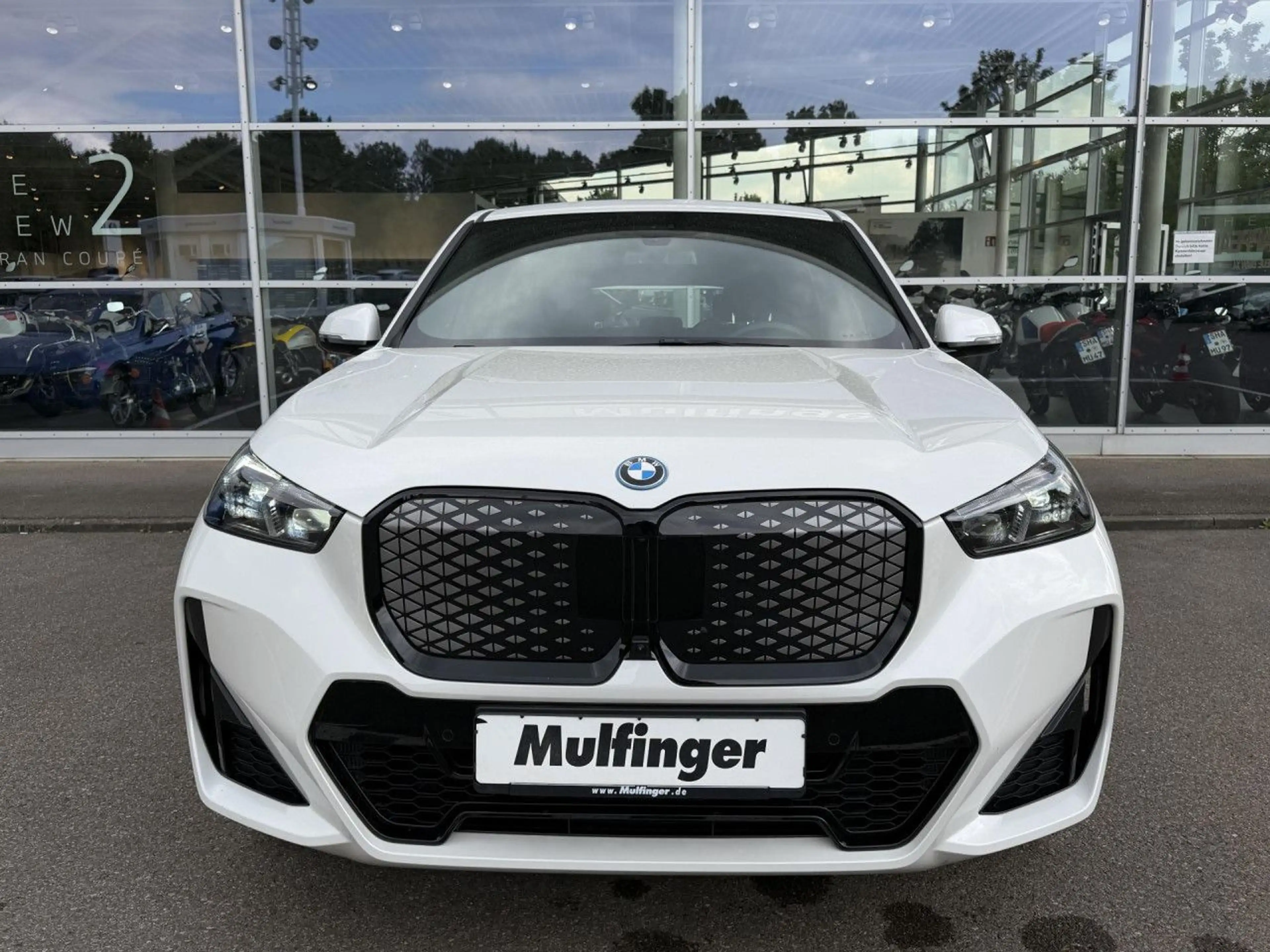 BMW iX1 xDrive30 Sportpaket HUD Navi LED PDC — photo 4