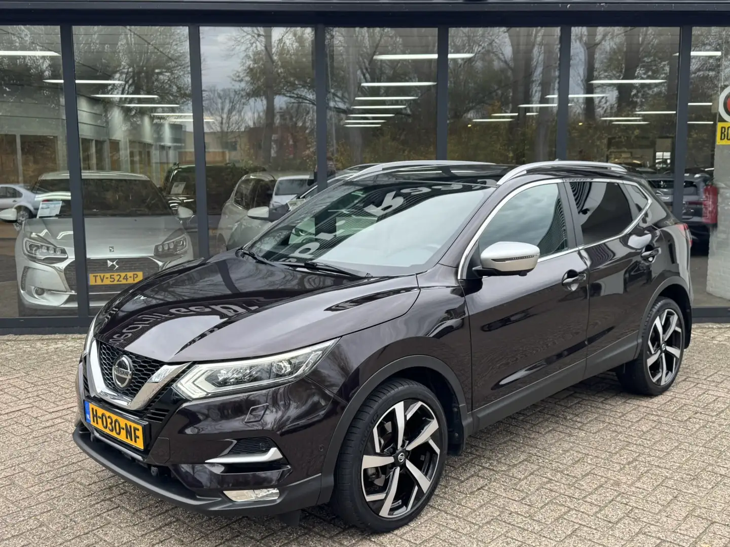 Nissan Qashqai 1.3 DIG-T Tekna+ *Led*Navi*Camera* Paars - 2