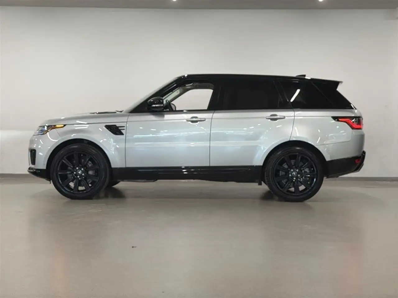 Land Rover Range Rover Sport снимка Land Rover Range Rover Sport