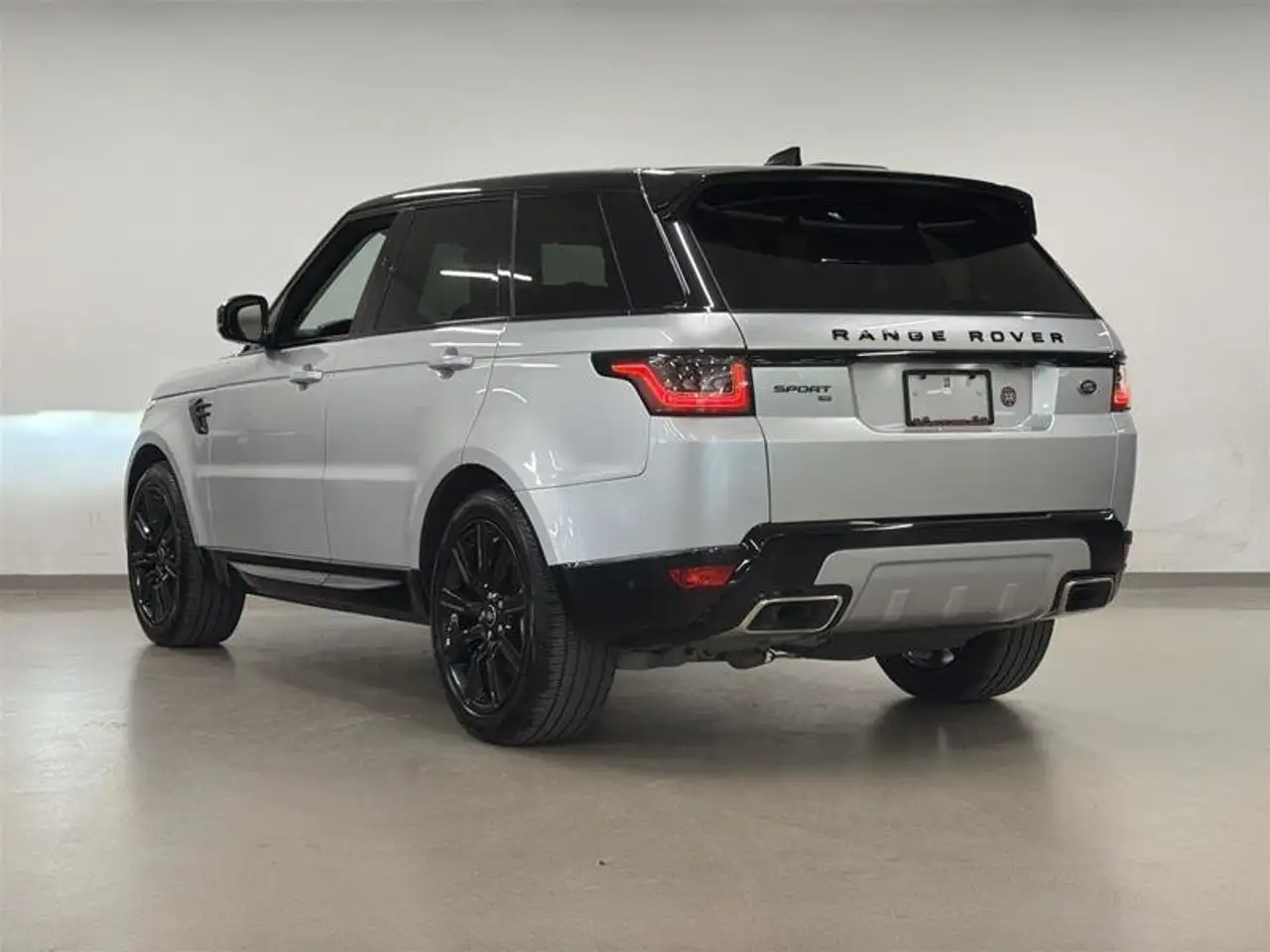 Land Rover Range Rover Sport снимка Land Rover Range Rover Sport