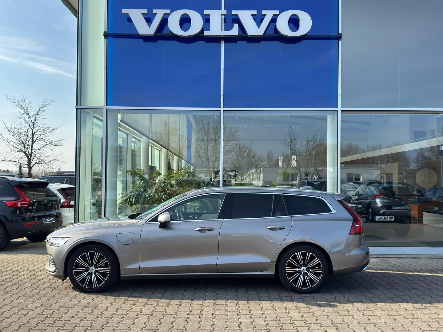 Volvo V60 T6 Recharge Inscription AWD Gris - 2