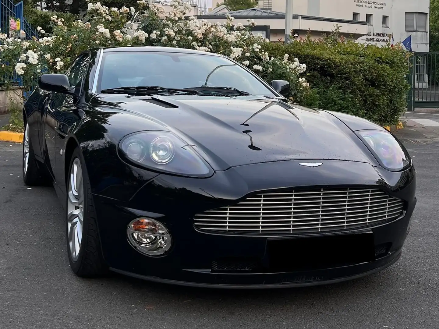 Aston Martin Vanquish 2+2 Touchtronic #100 Noir - 2