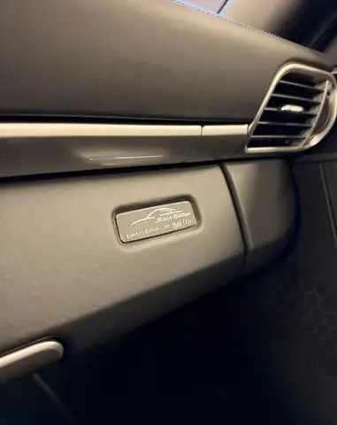 Porsche 911 view 13
