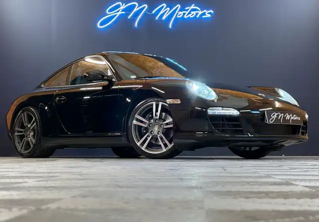 Porsche 911 view 2