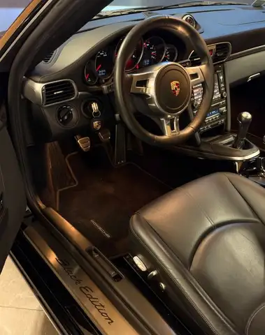 Porsche 911 view 6