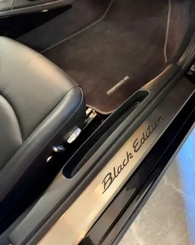 Porsche 911 view 14