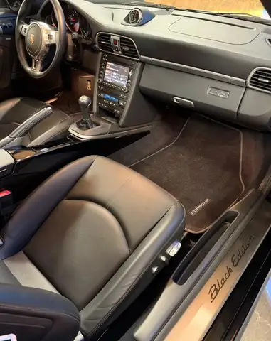 Porsche 911 view 12