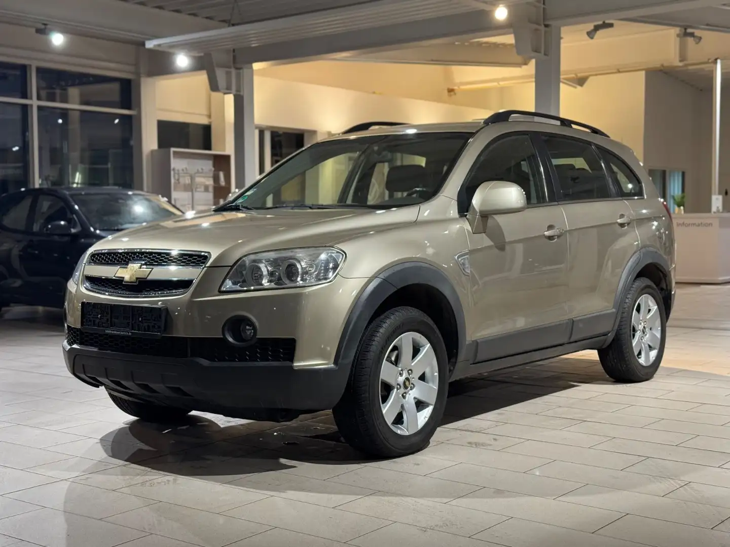 Chevrolet Captiva 2.4 LS 2WD*KLIMA*AHK*NAVI*PDC*SHZ*7.SITZ Gold - 1