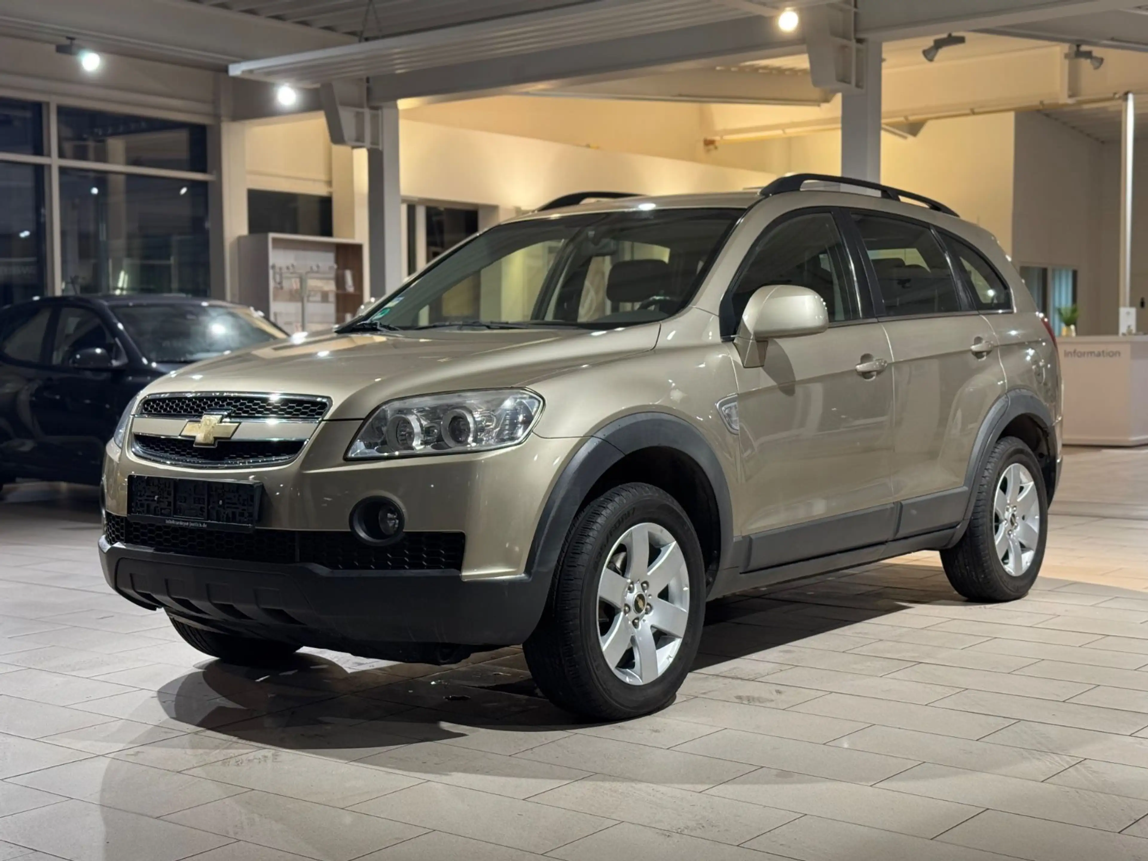 Chevrolet Captiva 2.4 LS 2WD*KLIMA*AHK*NAVI*PDC*SHZ*7.SITZ