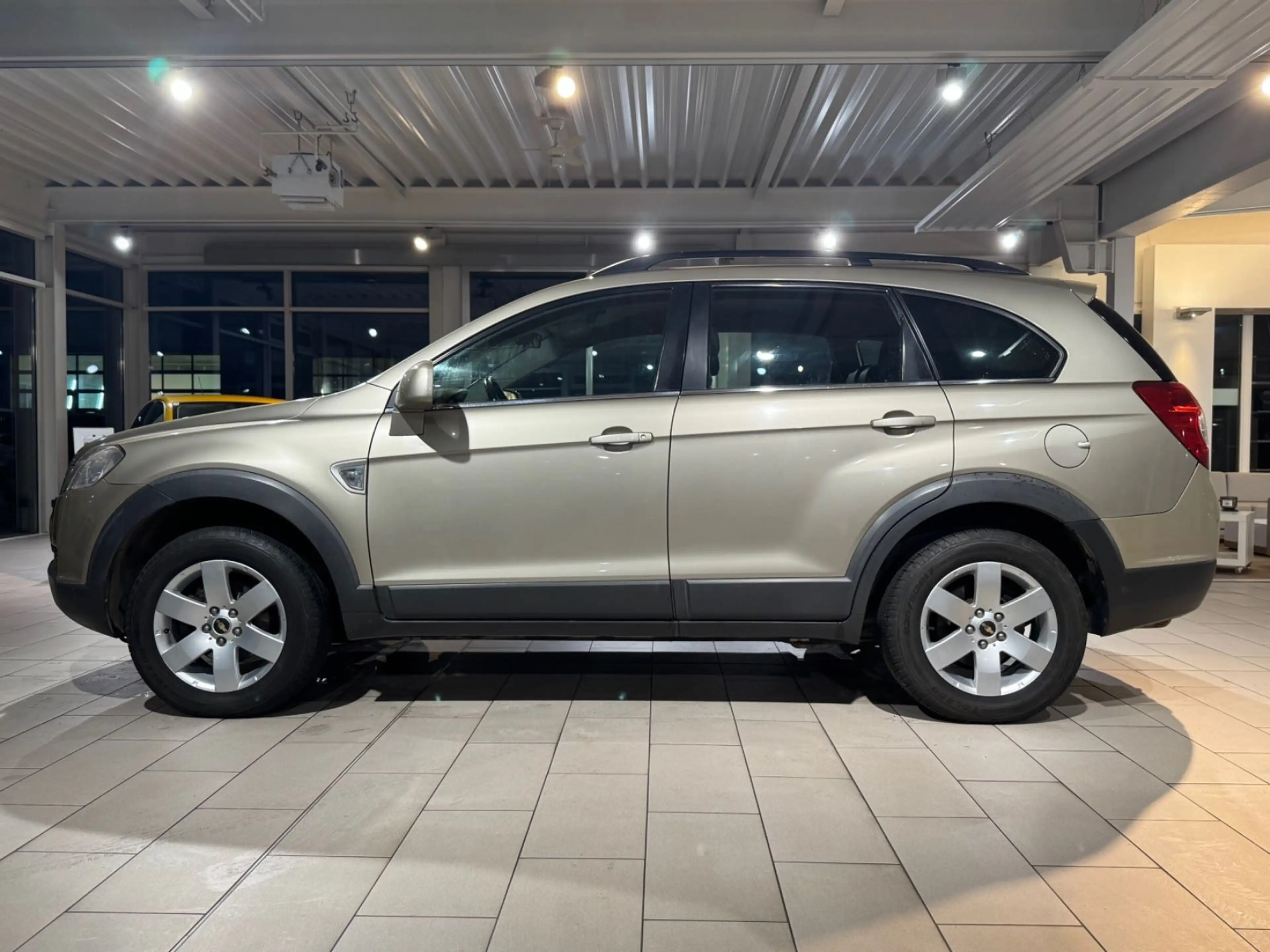 Chevrolet Captiva 2.4 LS 2WD*KLIMA*AHK*NAVI*PDC*SHZ*7.SITZ — photo 2