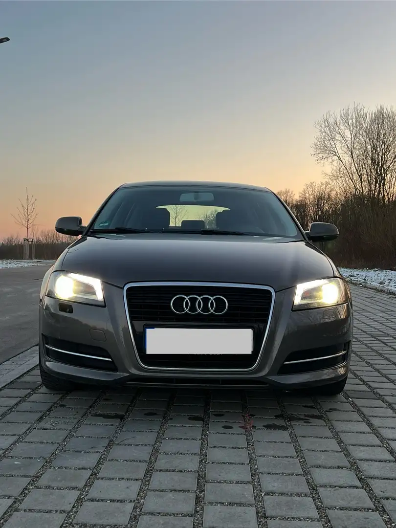 Audi A3 1.2 TFSI Attraction Grau - 1