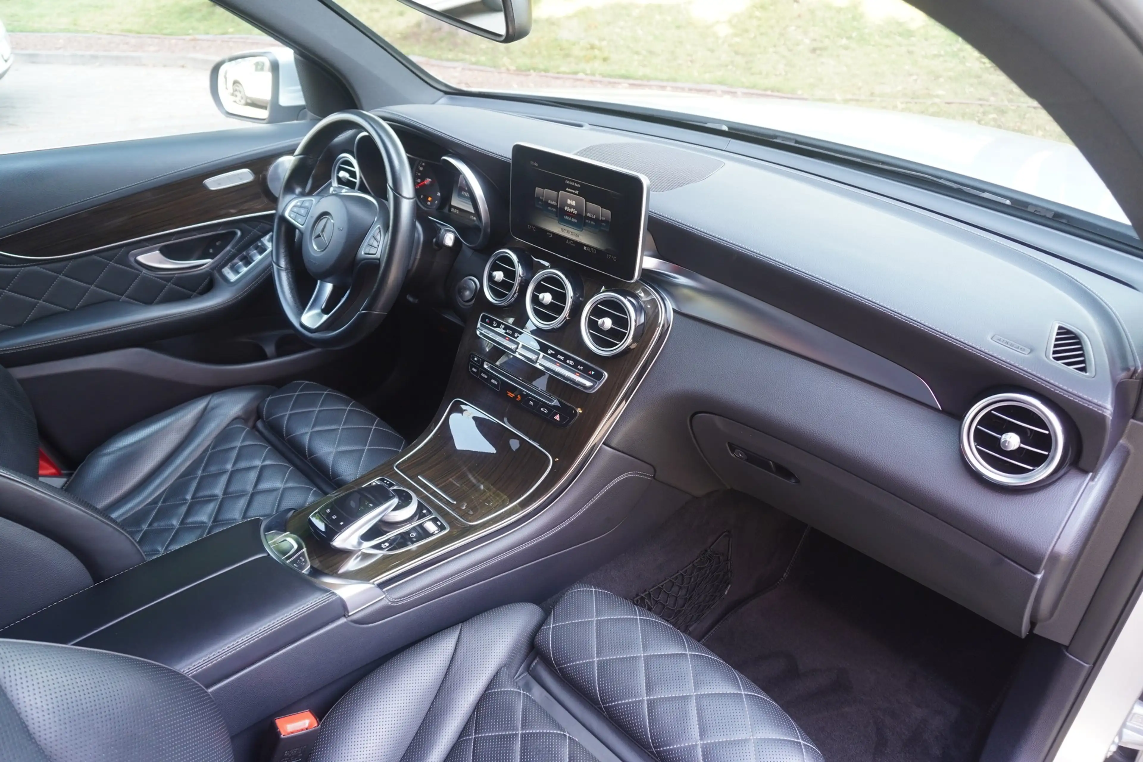 Mercedes-Benz GLC 250 4Matic AMG Line LED Navi AHK 360° ACC — photo 13