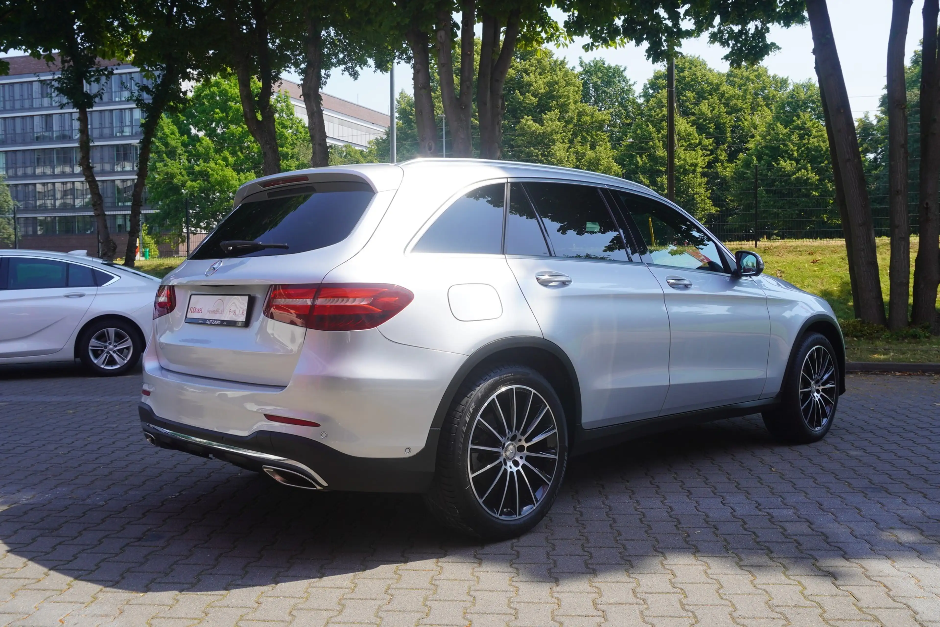 Mercedes-Benz GLC 250 4Matic AMG Line LED Navi AHK 360° ACC — photo 6