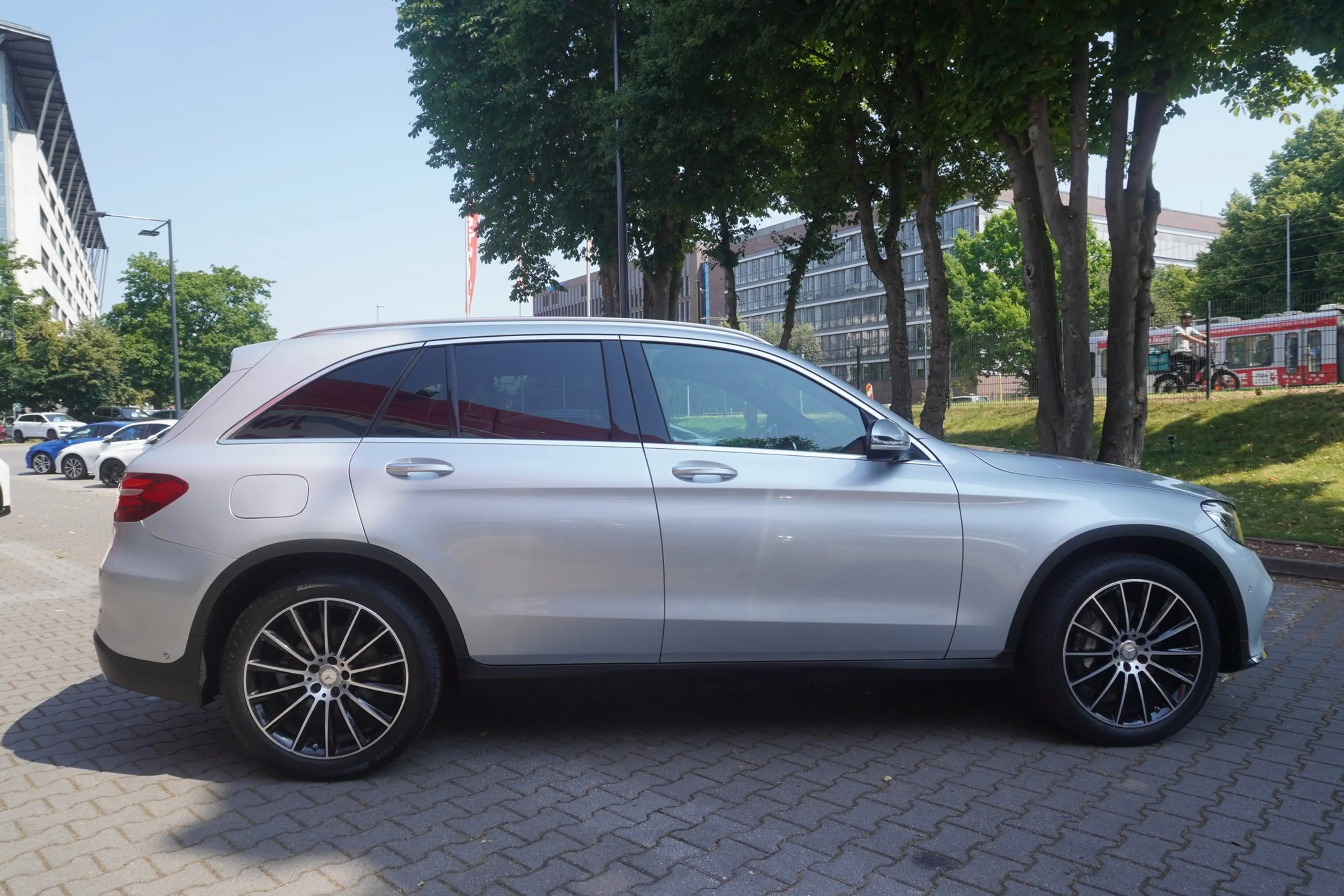 Mercedes-Benz GLC 250 4Matic AMG Line LED Navi AHK 360° ACC — photo 5