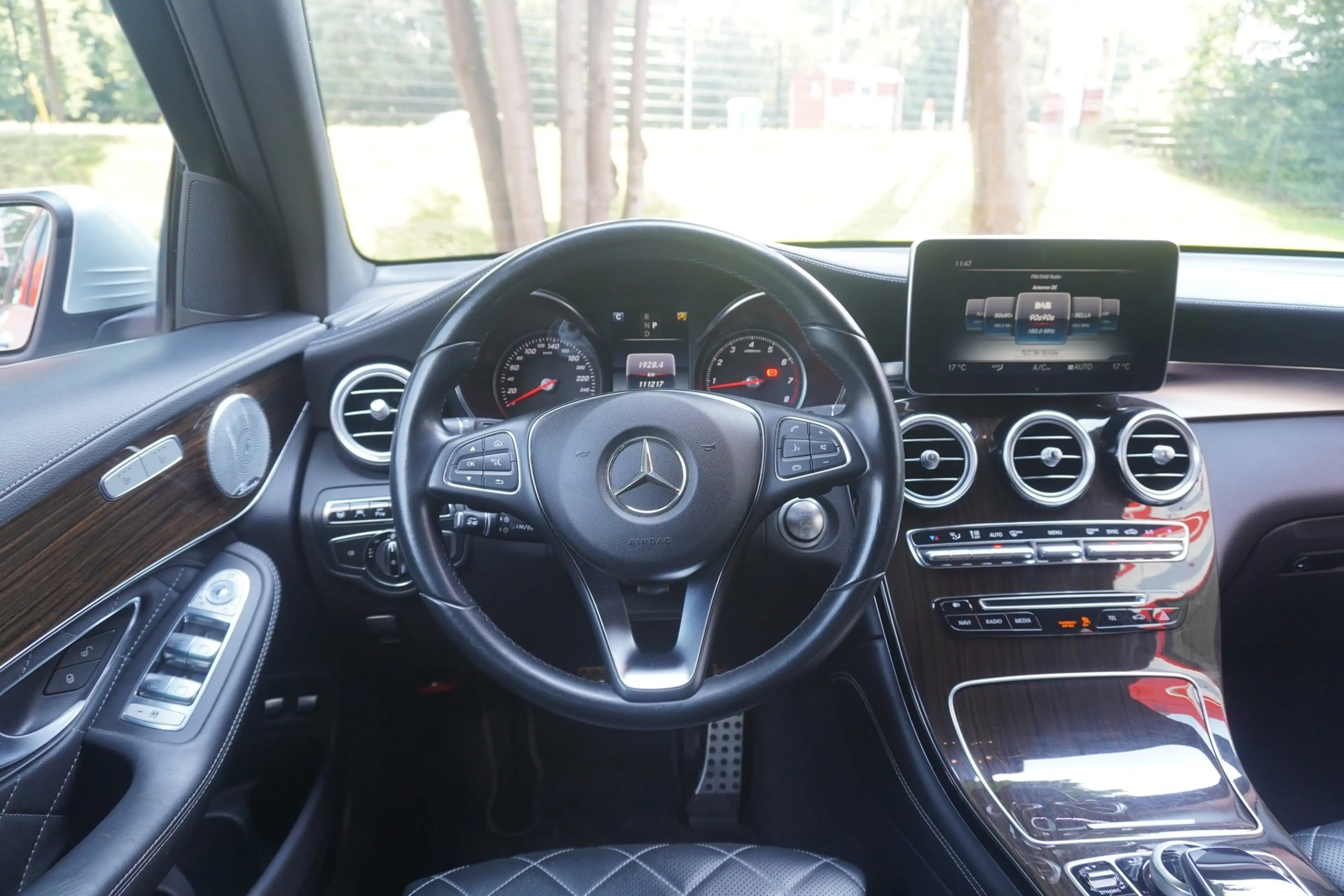 Mercedes-Benz GLC 250 4Matic AMG Line LED Navi AHK 360° ACC — photo 15