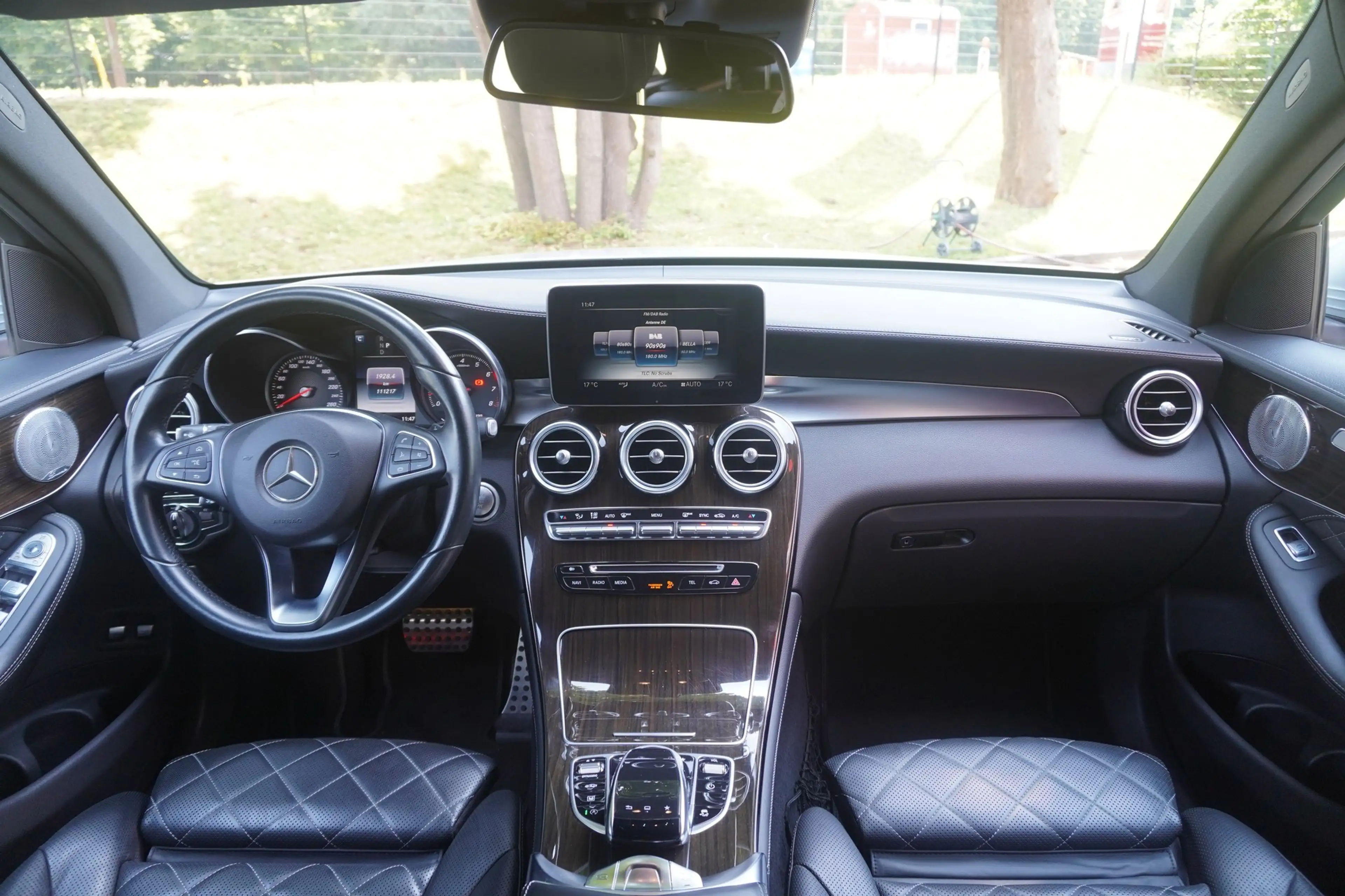 Mercedes-Benz GLC 250 4Matic AMG Line LED Navi AHK 360° ACC — photo 14