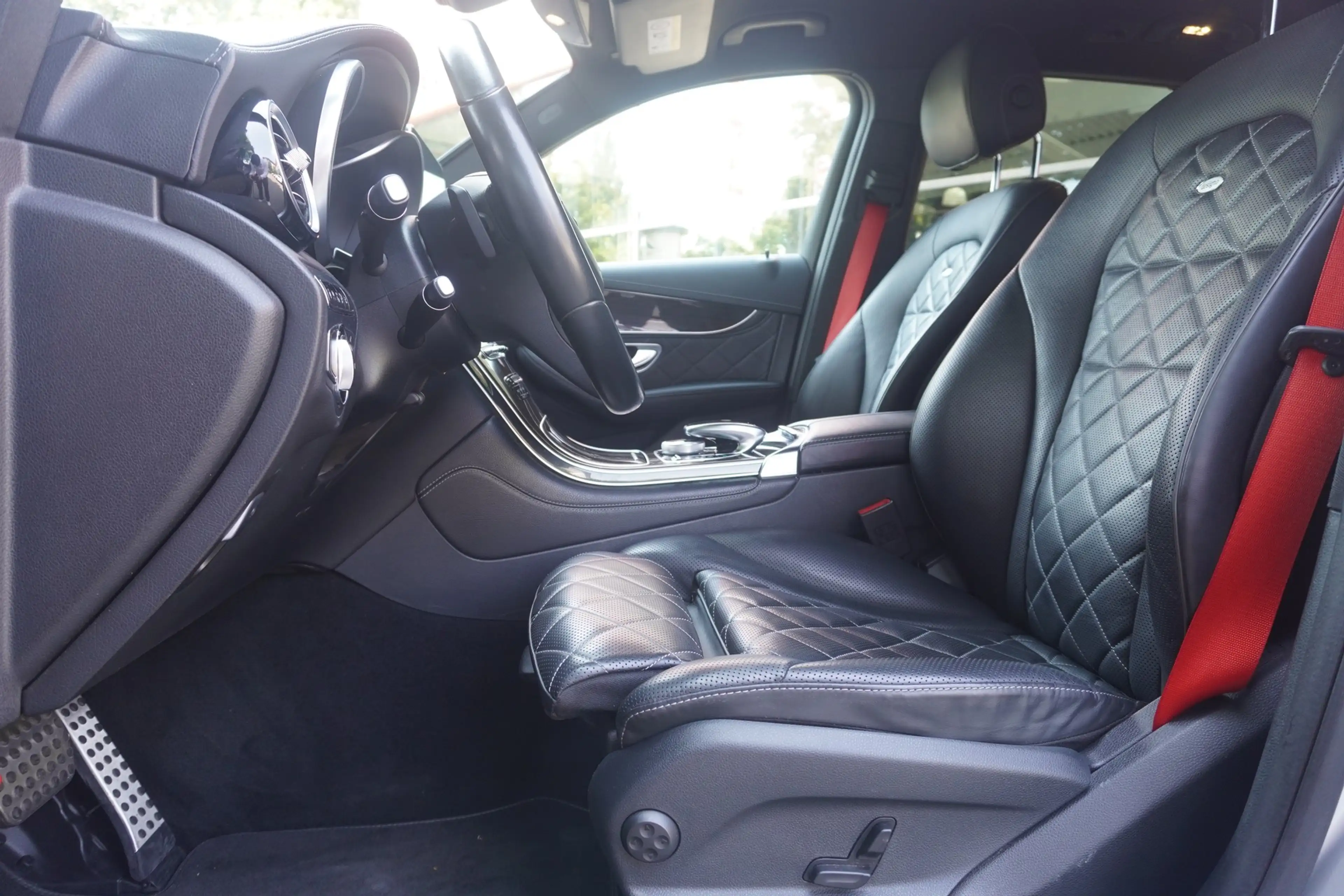 Mercedes-Benz GLC 250 4Matic AMG Line LED Navi AHK 360° ACC — photo 11